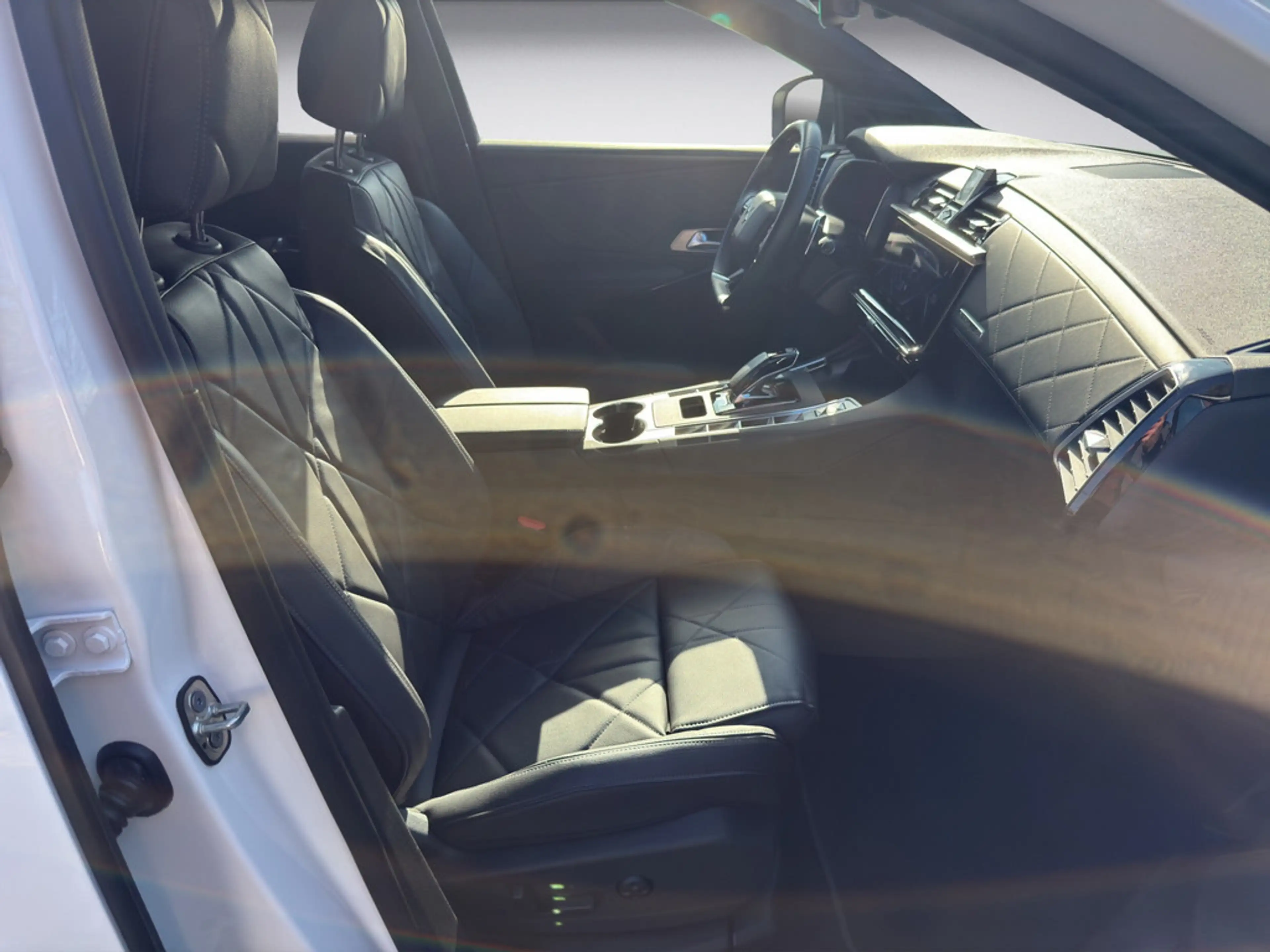 DS Automobiles DS 7 E-Tense 225 Grand Chic LEDER NAVI LED — photo 11