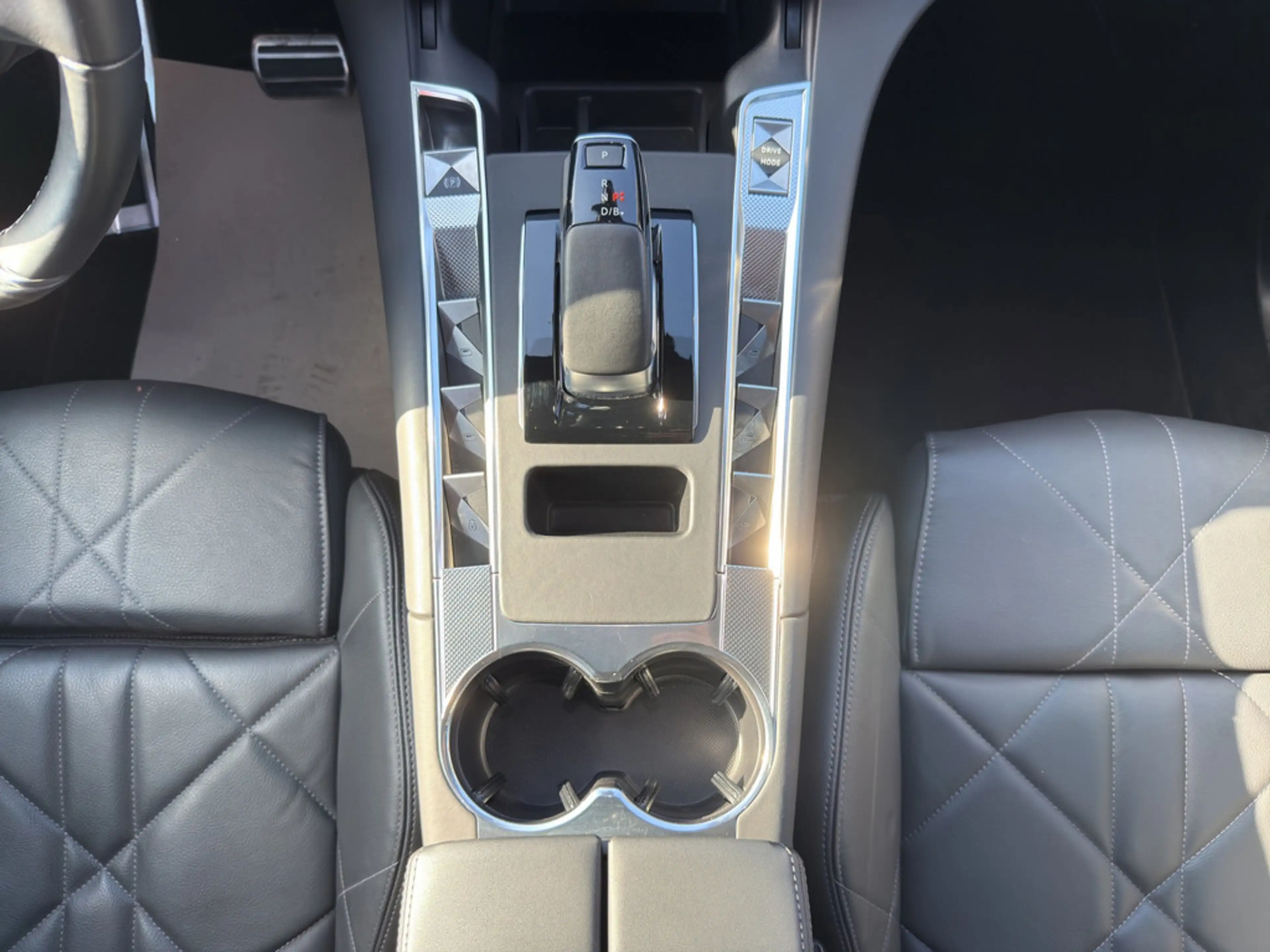 DS Automobiles DS 7 E-Tense 225 Grand Chic LEDER NAVI LED — photo 14