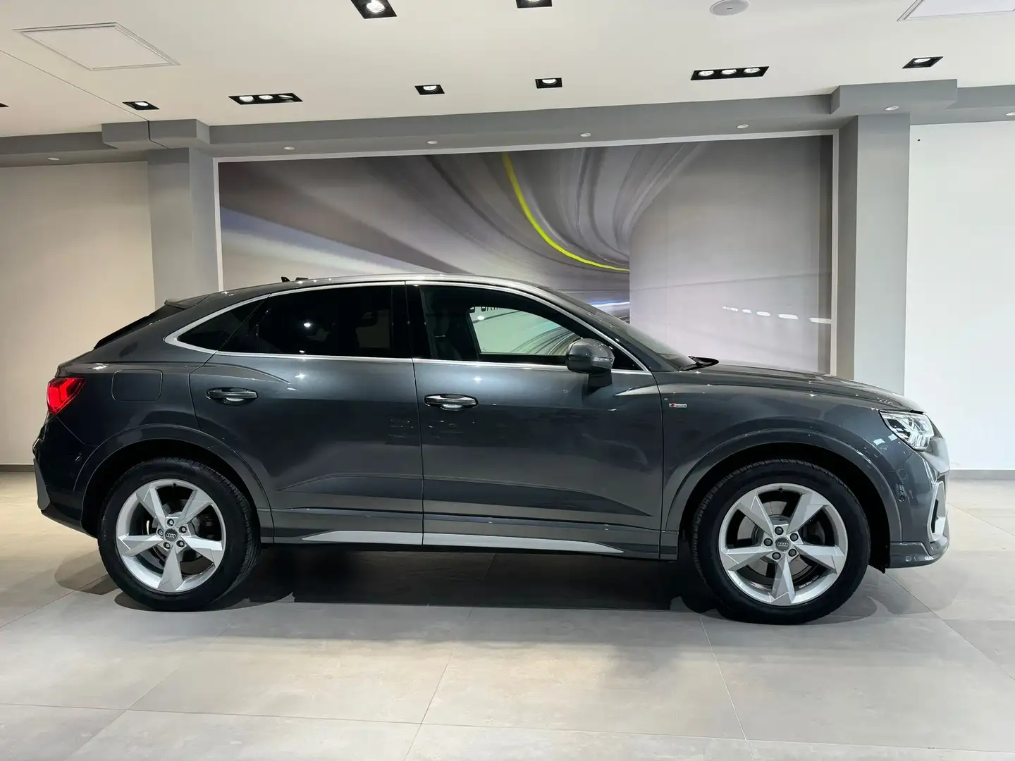 Audi Q3 2.0  TDI Sportback 190 Cv Quattro S-Line+Luci Amb. Grigio - 2