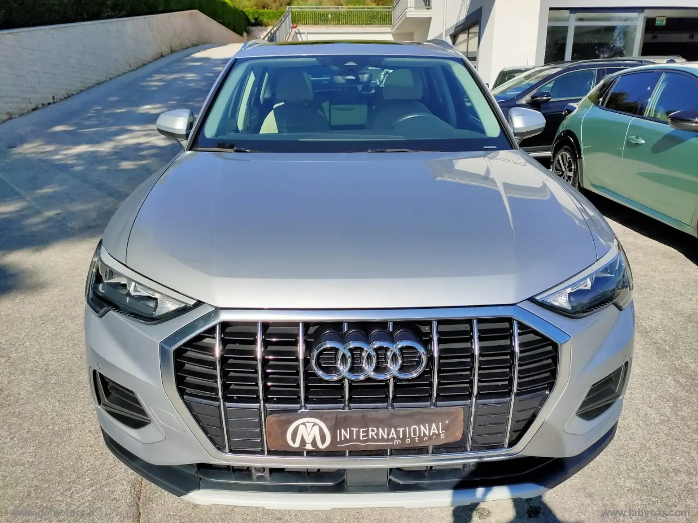 Audi Q3 35 TDI S tronic Business Advanced Grijs - 2