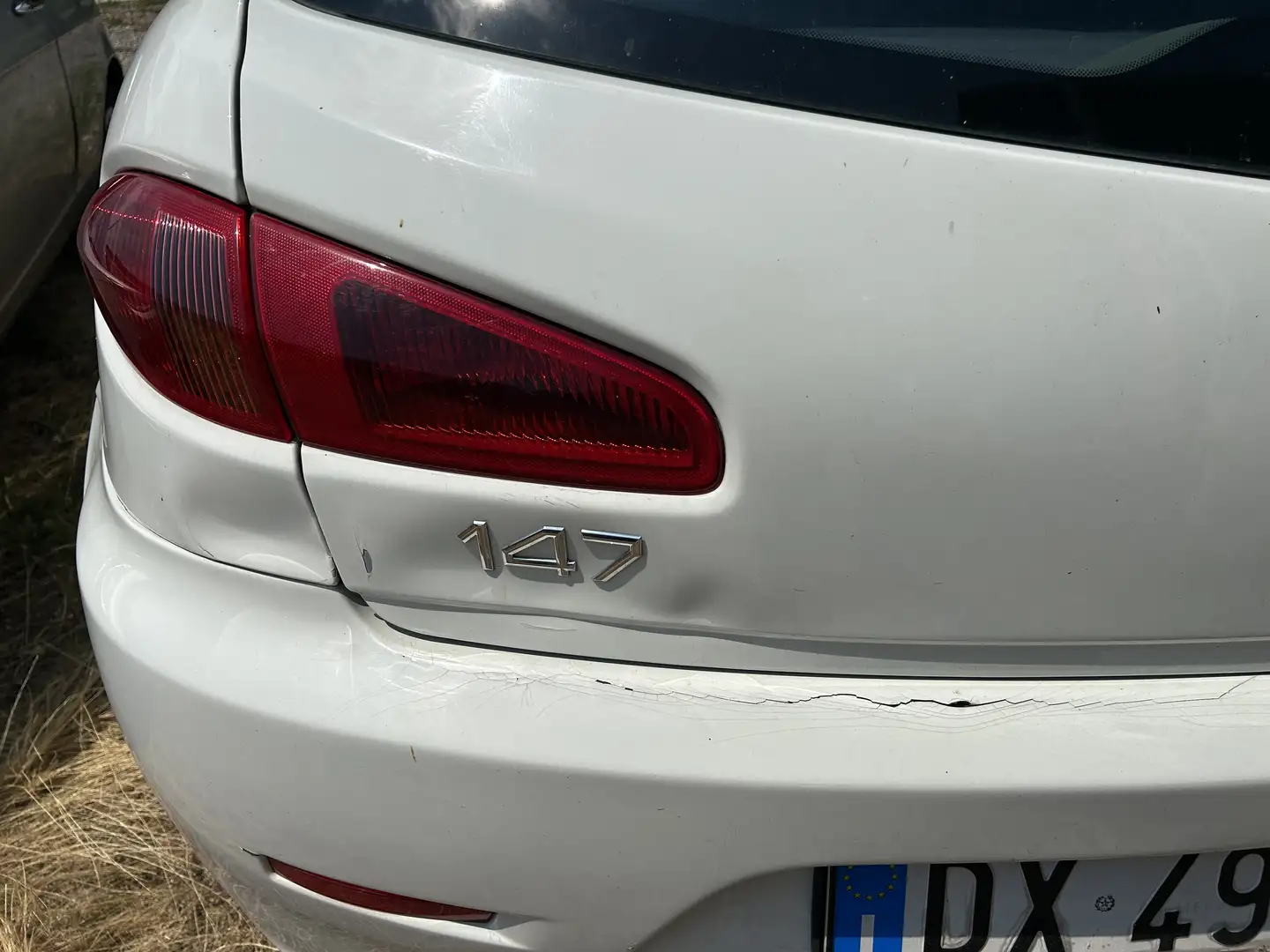 Alfa Romeo 147 147  5p 1.6 ts 16v Progression 105cv Gpl Blanc - 2