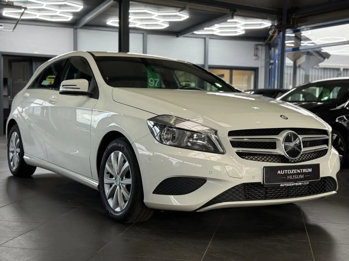 Mercedes-Benz A 180 BlueEfficiency *HU/AU NEU*SHZ* Weiß - 1