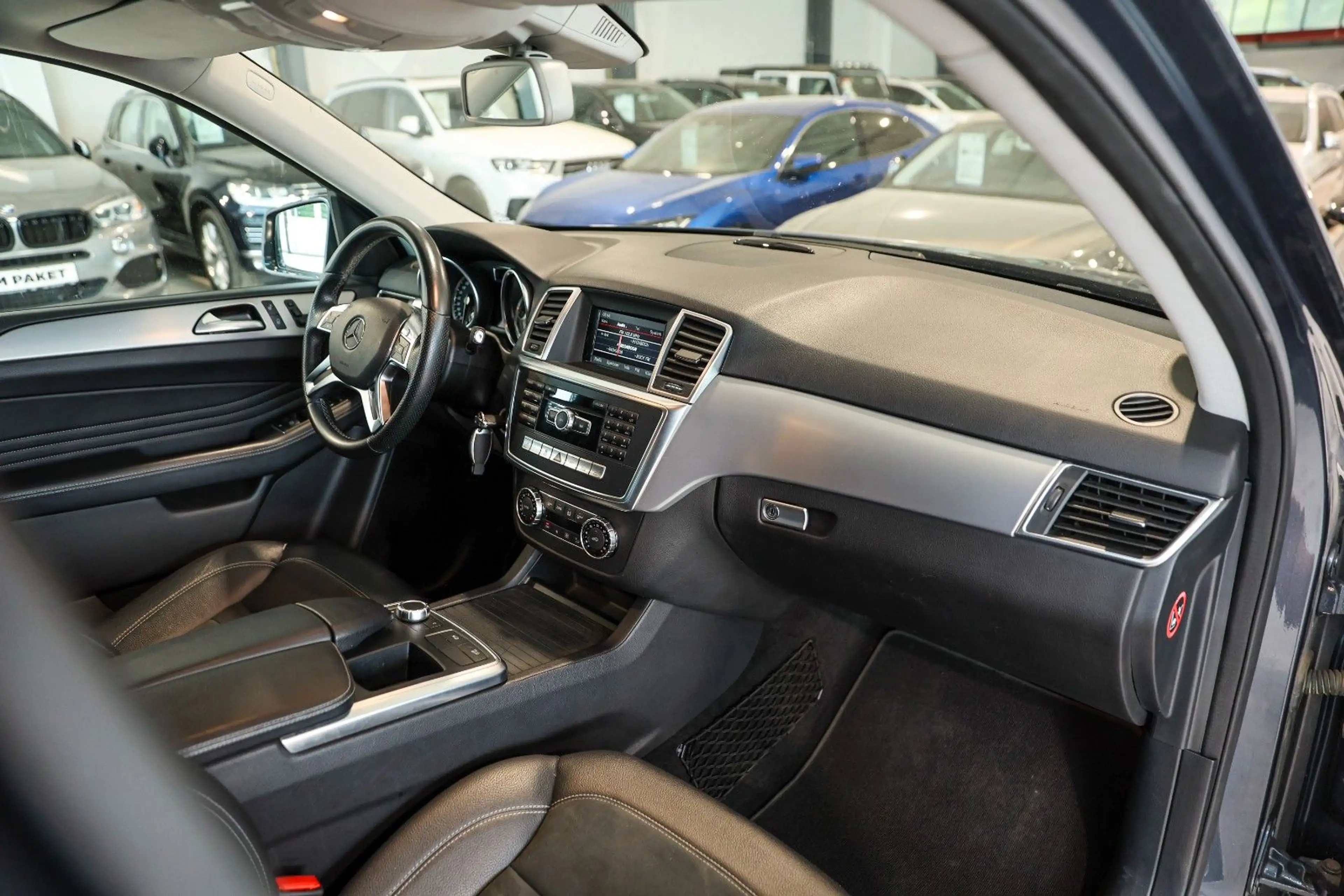 Mercedes-Benz ML 350 Leder Navi Xenon AHK *1.Hand* — photo 14