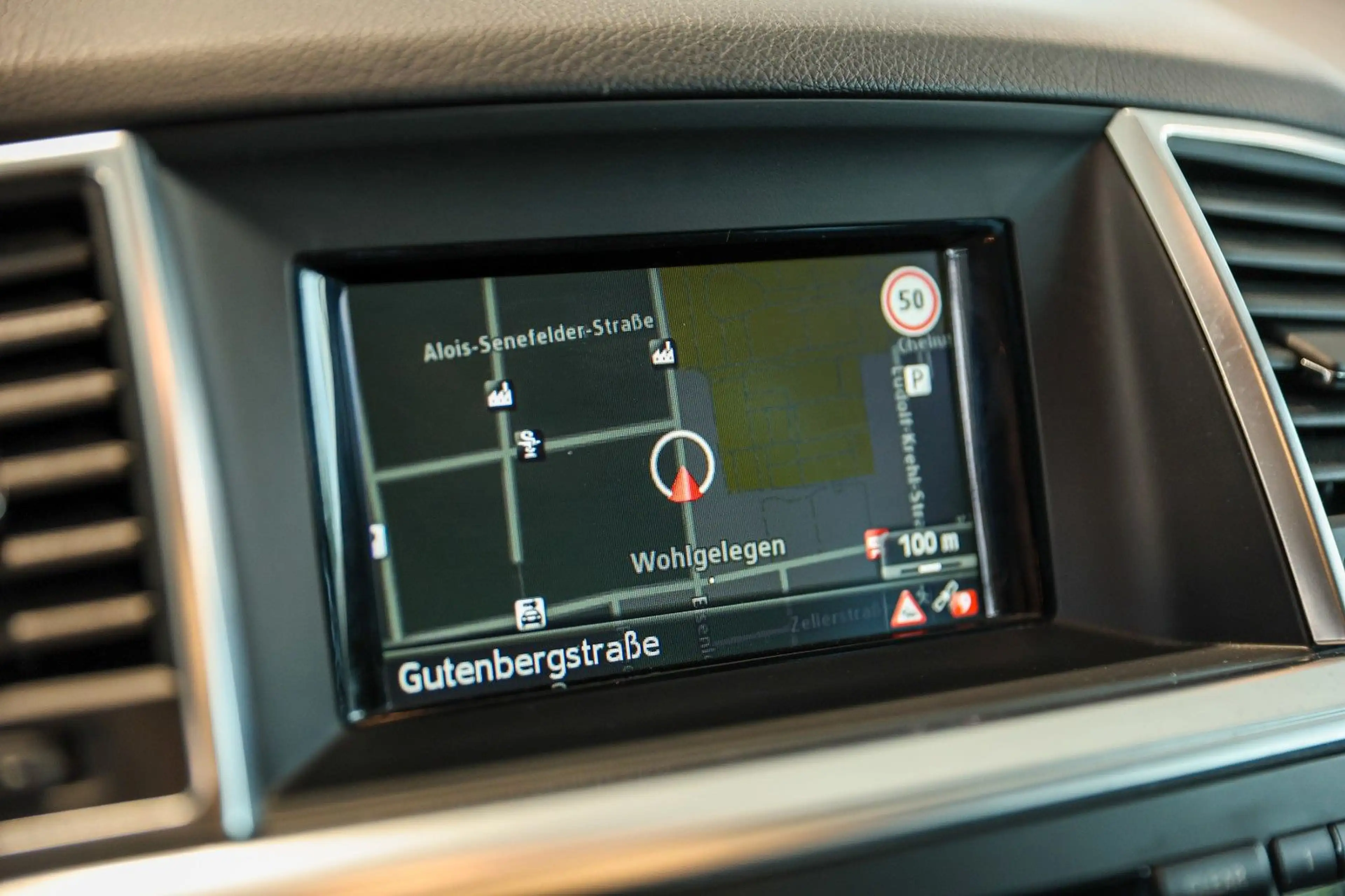 Mercedes-Benz ML 350 Leder Navi Xenon AHK *1.Hand* — photo 11