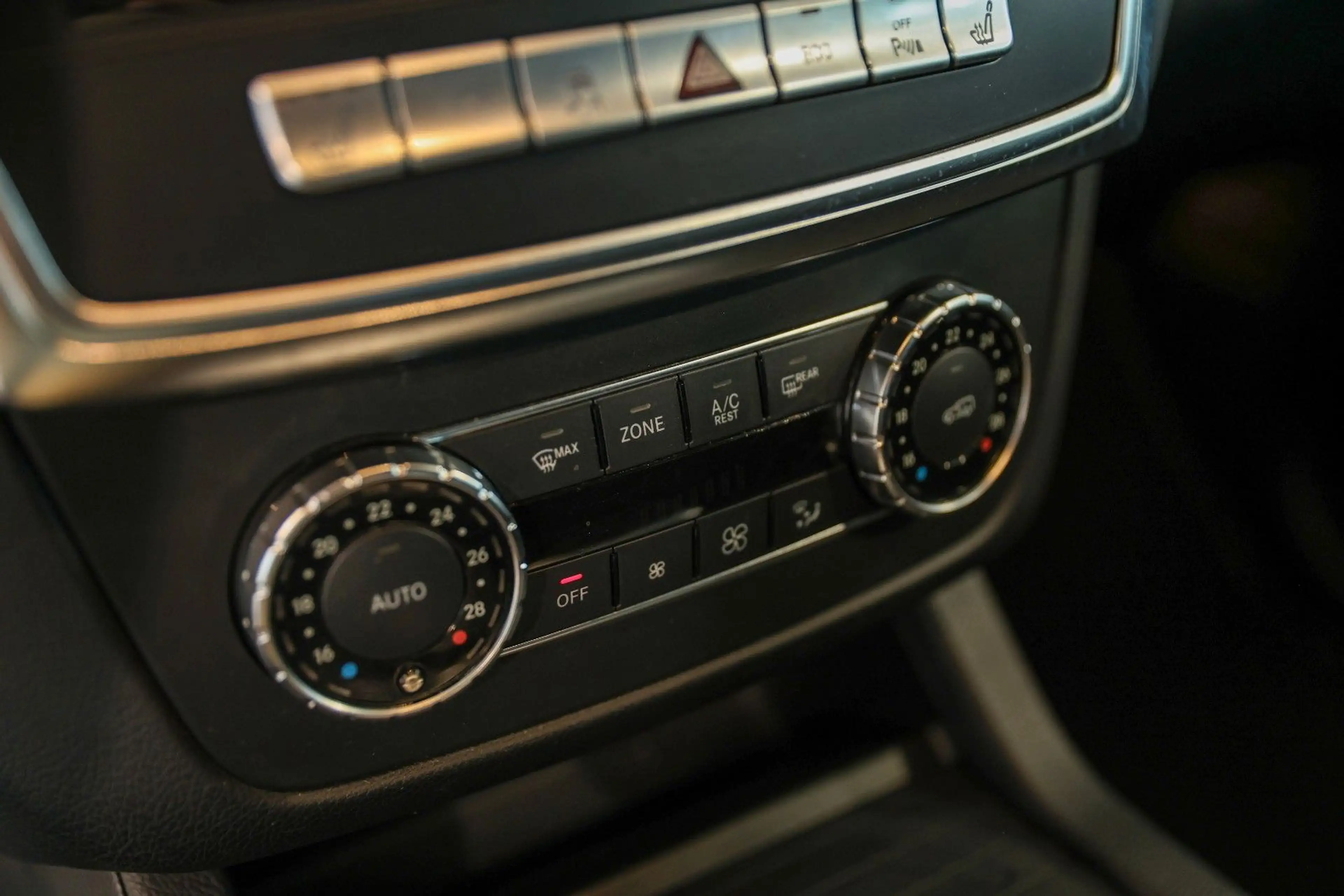 Mercedes-Benz ML 350 Leder Navi Xenon AHK *1.Hand* — photo 13