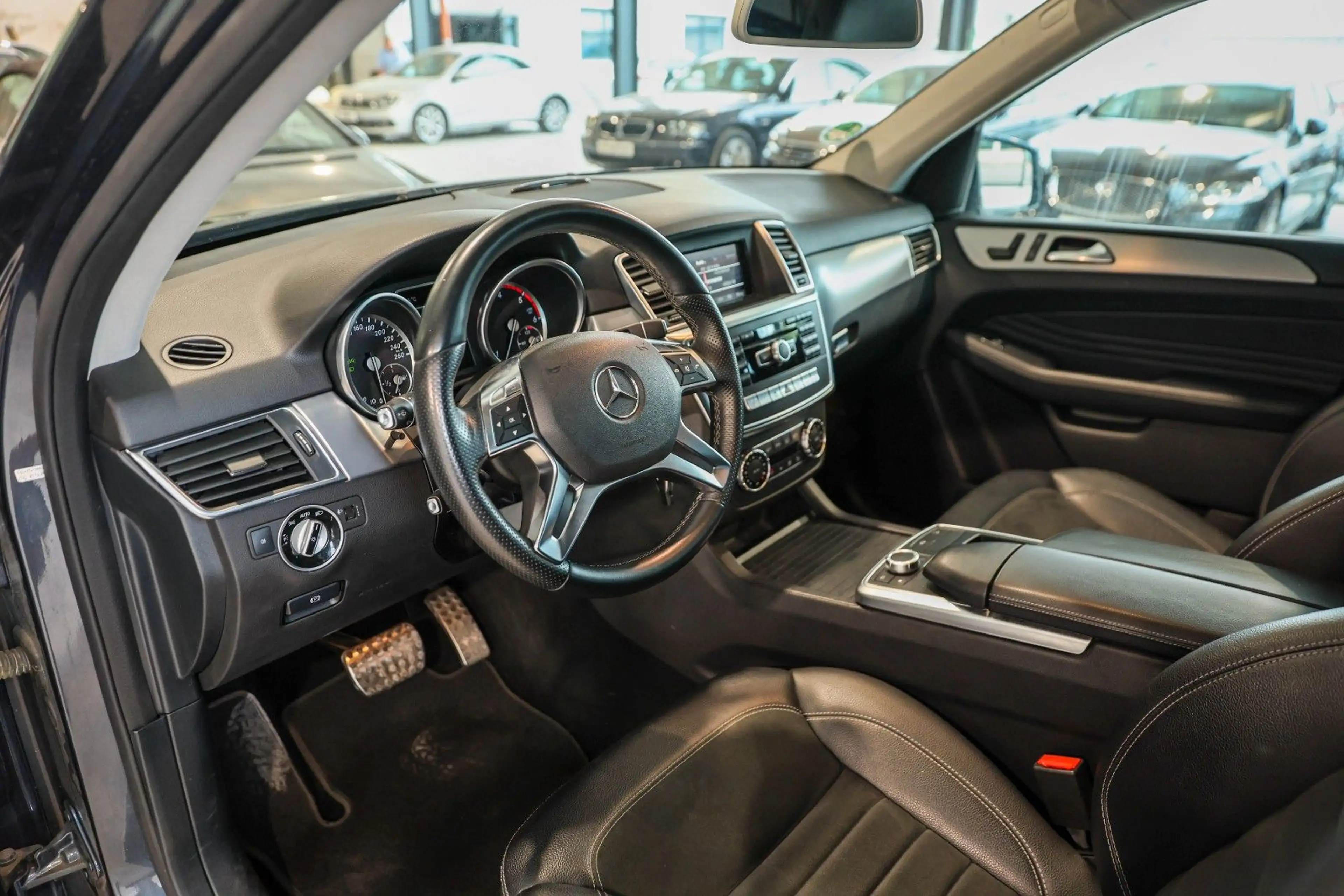 Mercedes-Benz ML 350 Leder Navi Xenon AHK *1.Hand* — photo 9
