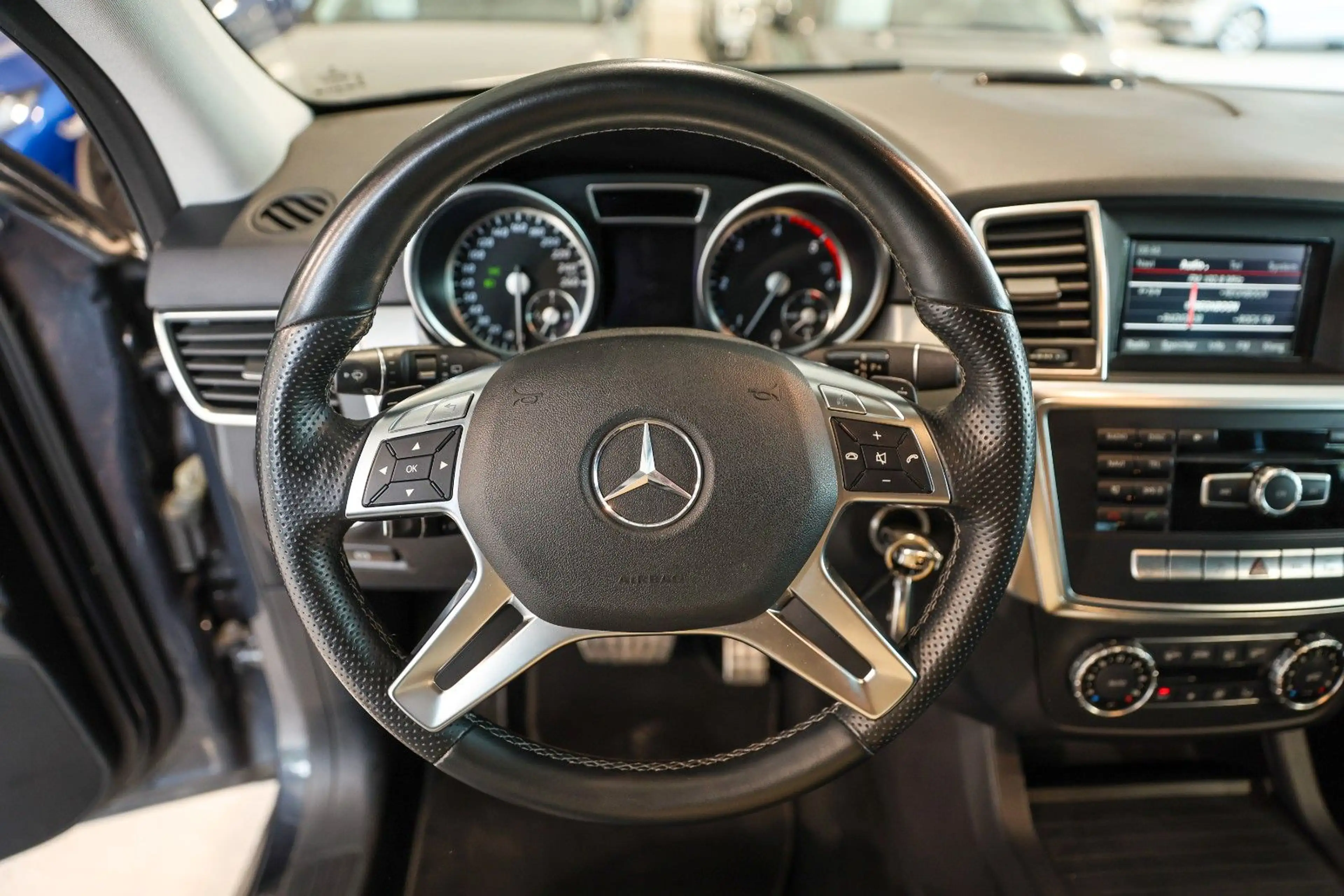 Mercedes-Benz ML 350 Leder Navi Xenon AHK *1.Hand* — photo 10