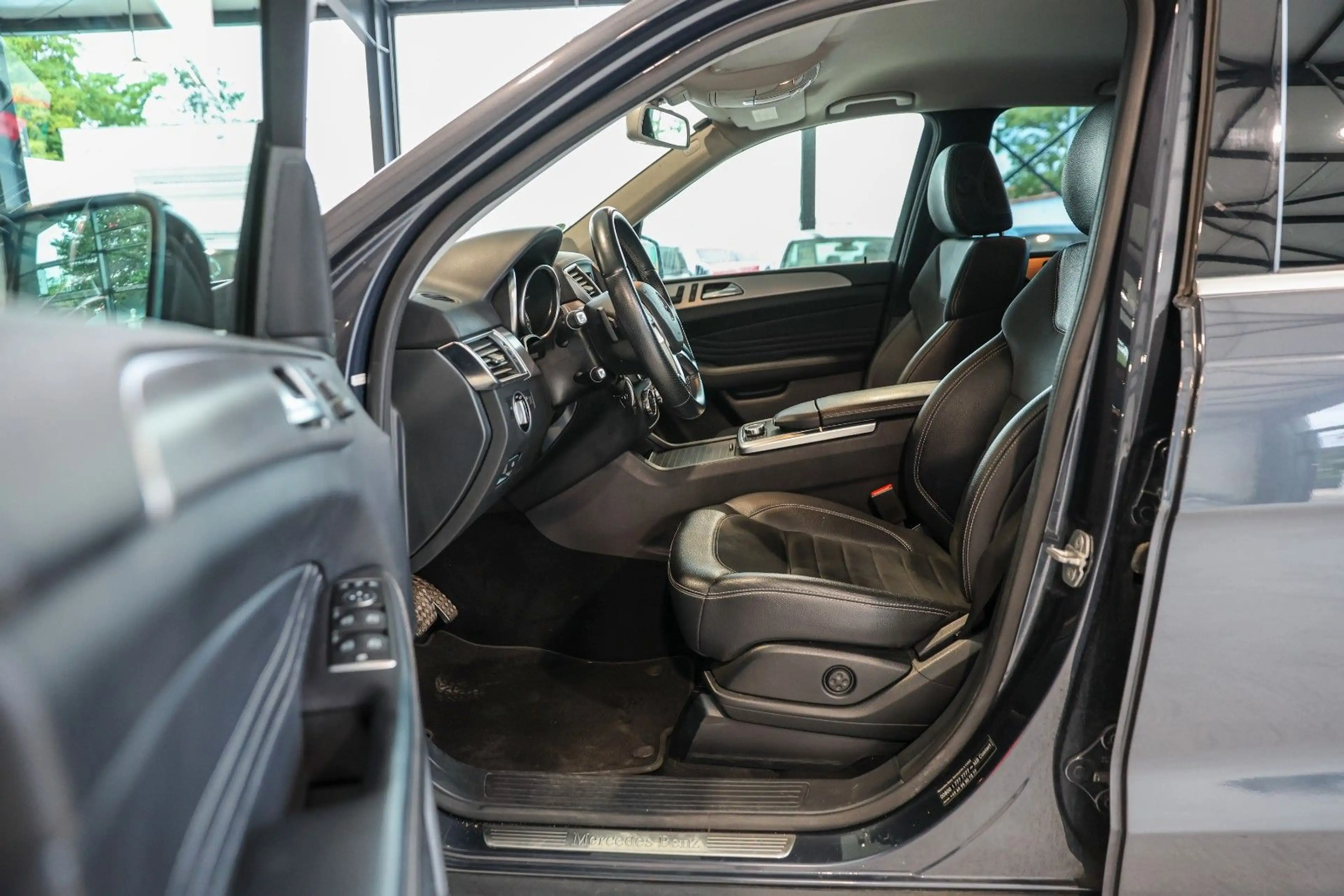 Mercedes-Benz ML 350 Leder Navi Xenon AHK *1.Hand* — photo 8