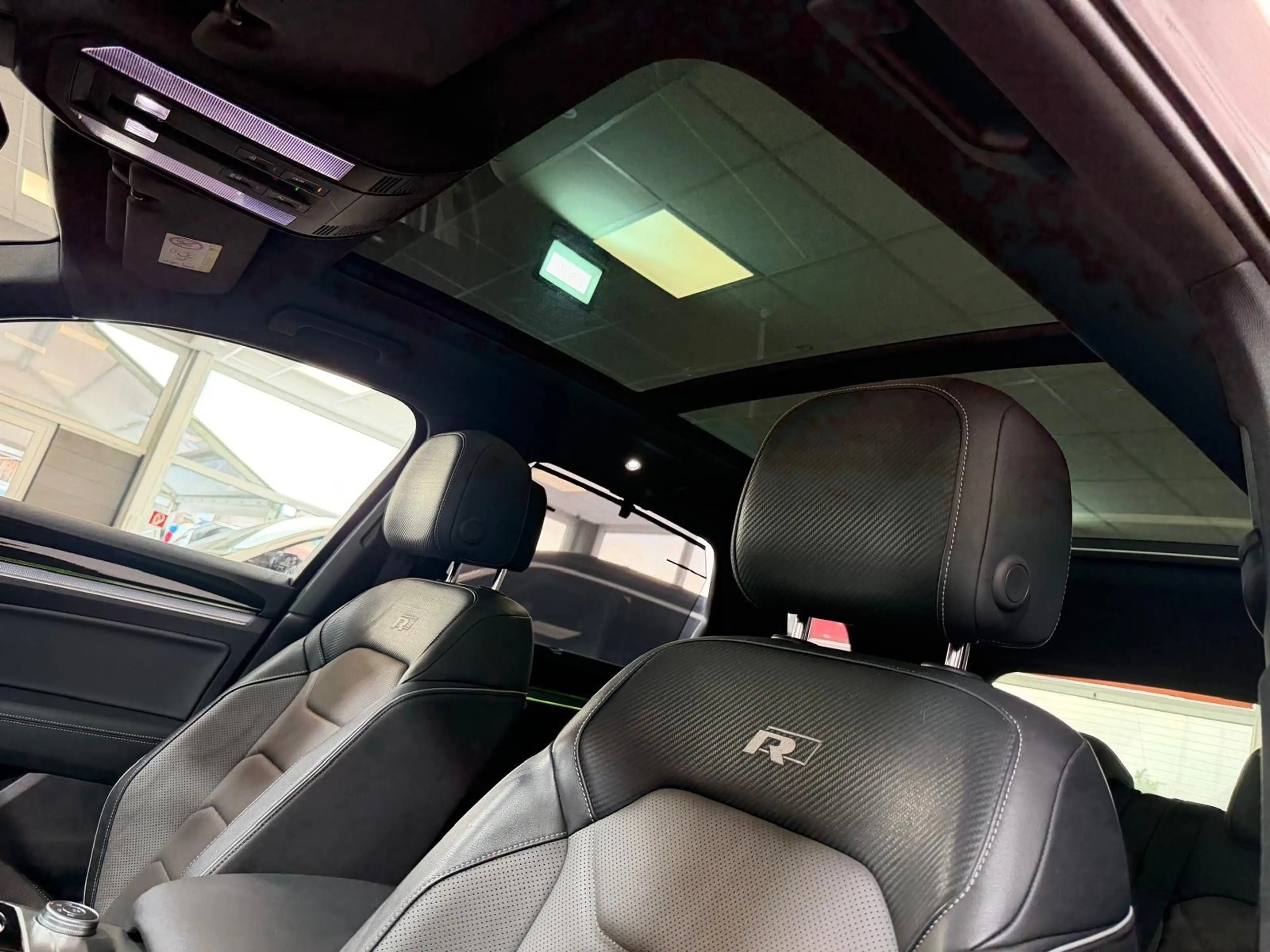 Volkswagen Touareg R-Line 4Motion /Black editi/Pano-Dan/LED — photo 14