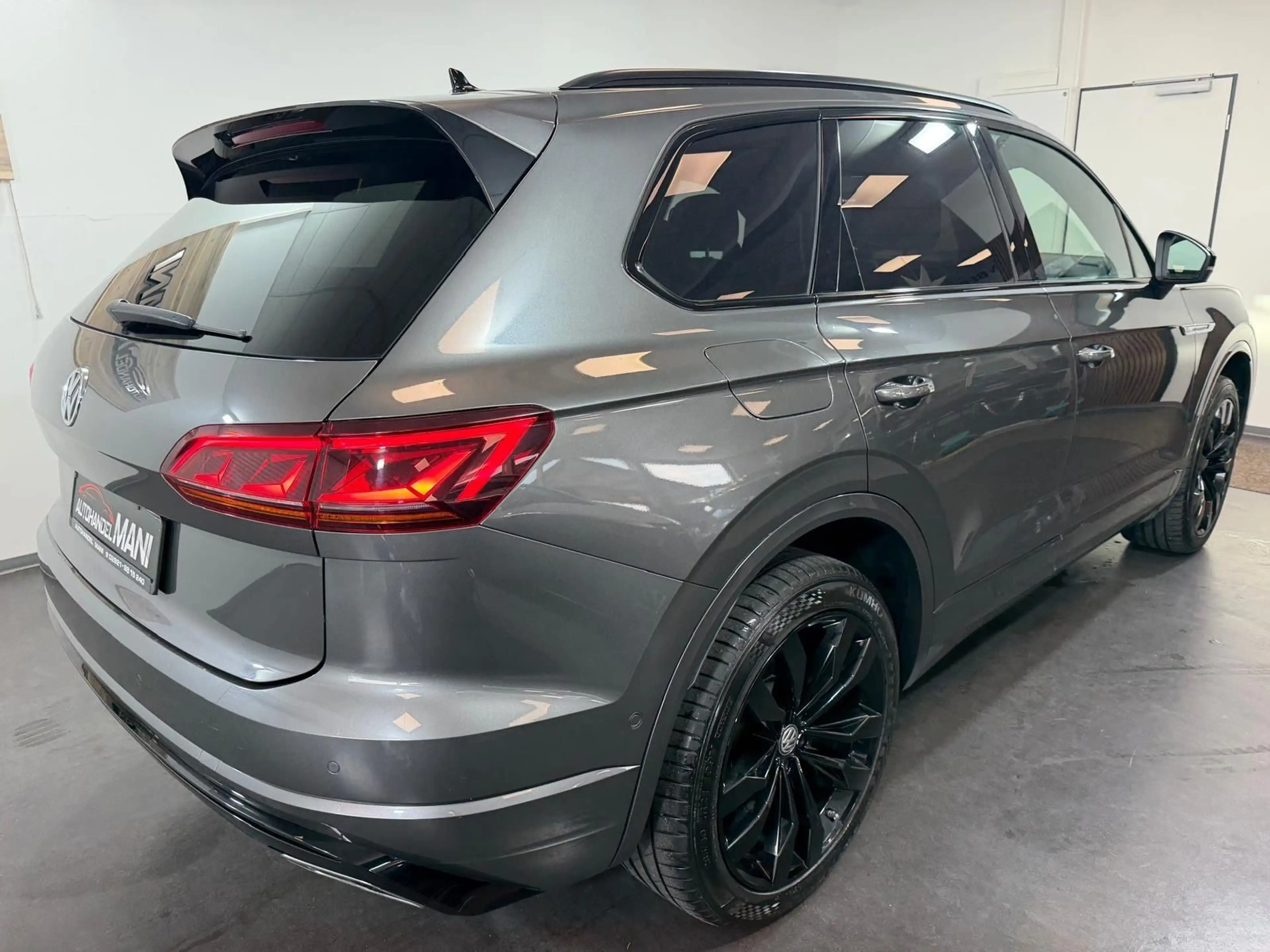 Volkswagen Touareg R-Line 4Motion /Black editi/Pano-Dan/LED — photo 6