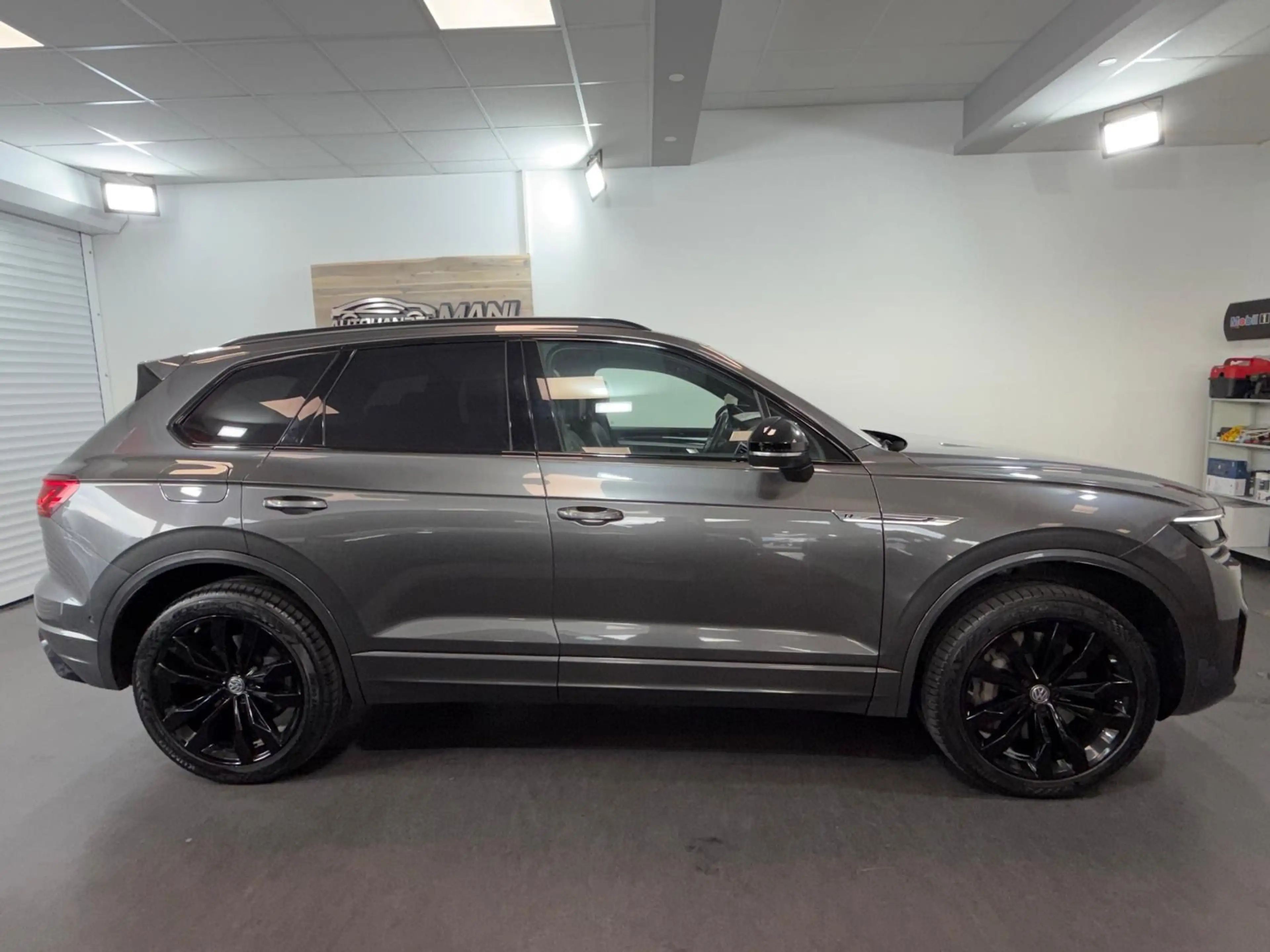 Volkswagen Touareg R-Line 4Motion /Black editi/Pano-Dan/LED — photo 5