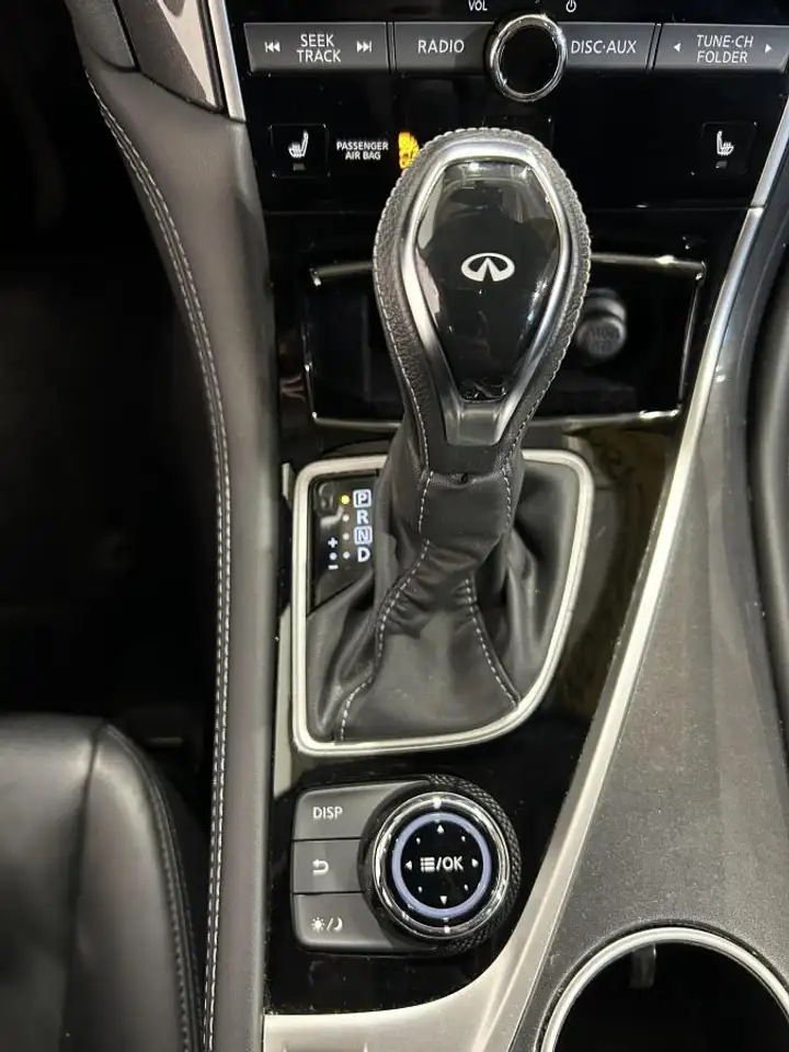 Infiniti Q50 снимка Infiniti Q50