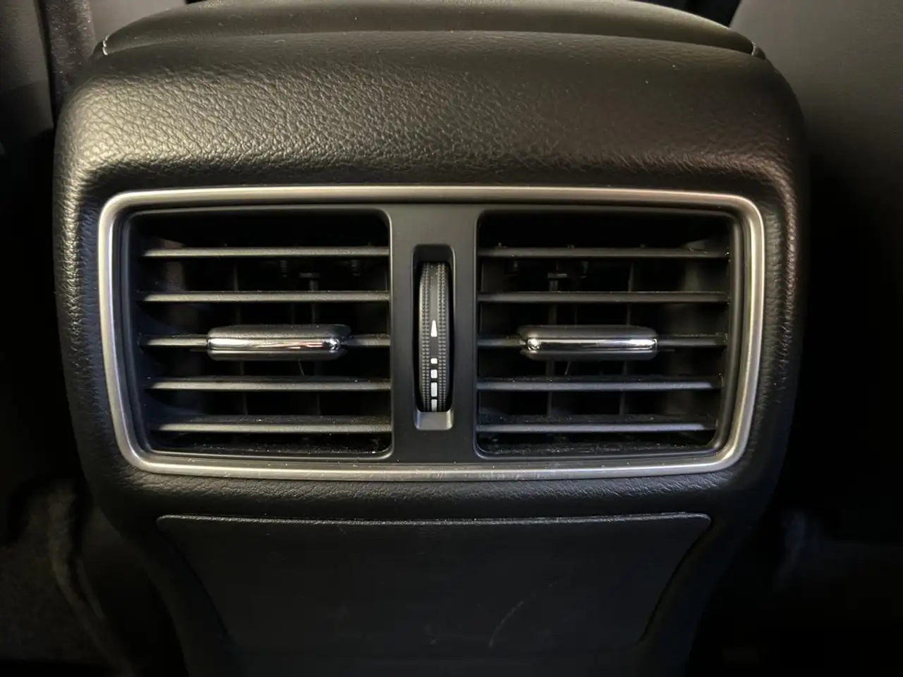 Infiniti Q50 снимка Infiniti Q50