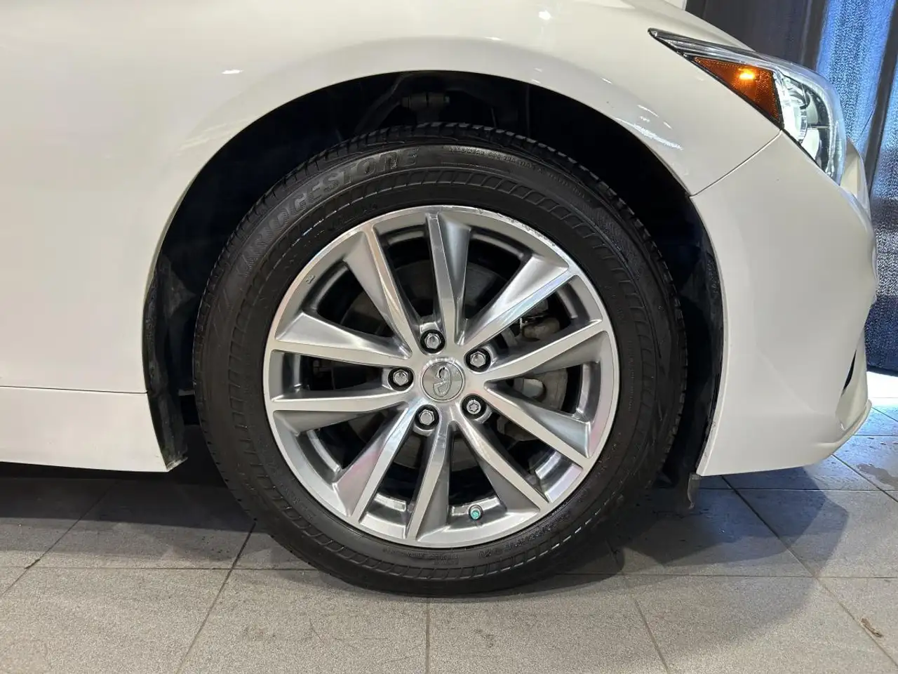 Infiniti Q50 снимка Infiniti Q50