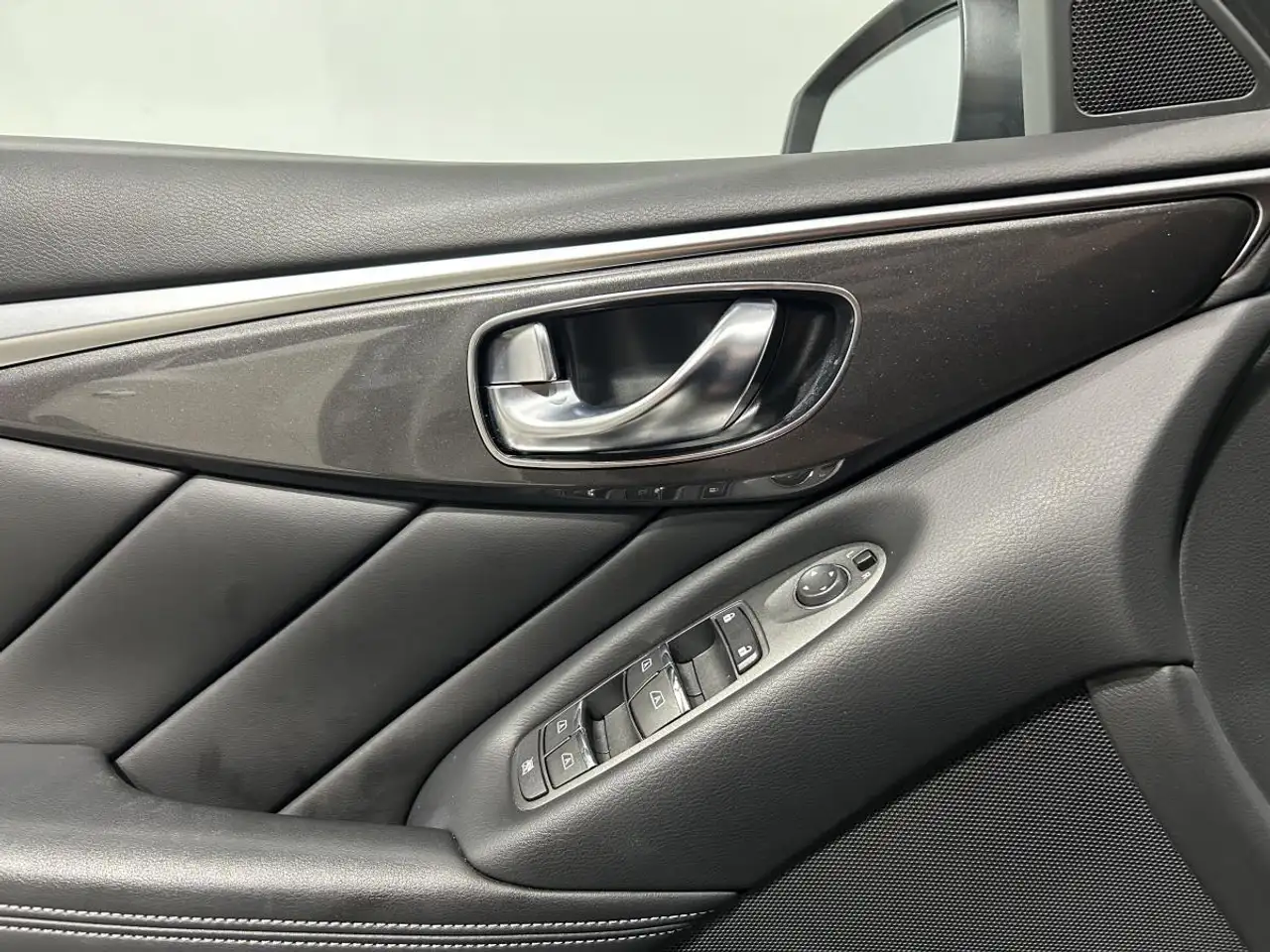 Infiniti Q50 снимка Infiniti Q50