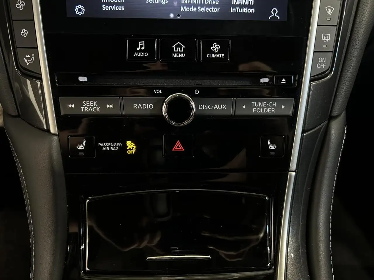 Infiniti Q50 снимка Infiniti Q50