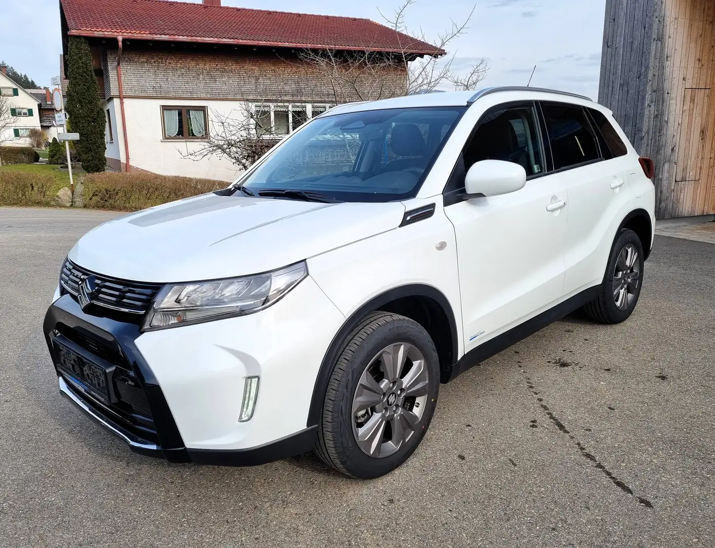 Suzuki Vitara 1.4 Mild-Hybrid ALLRAD shine - 1