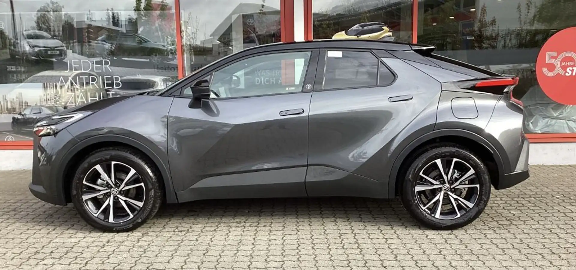 Toyota C-HR 2.0 Hybrid Teamplayer + Technik-Paket Grau - 2
