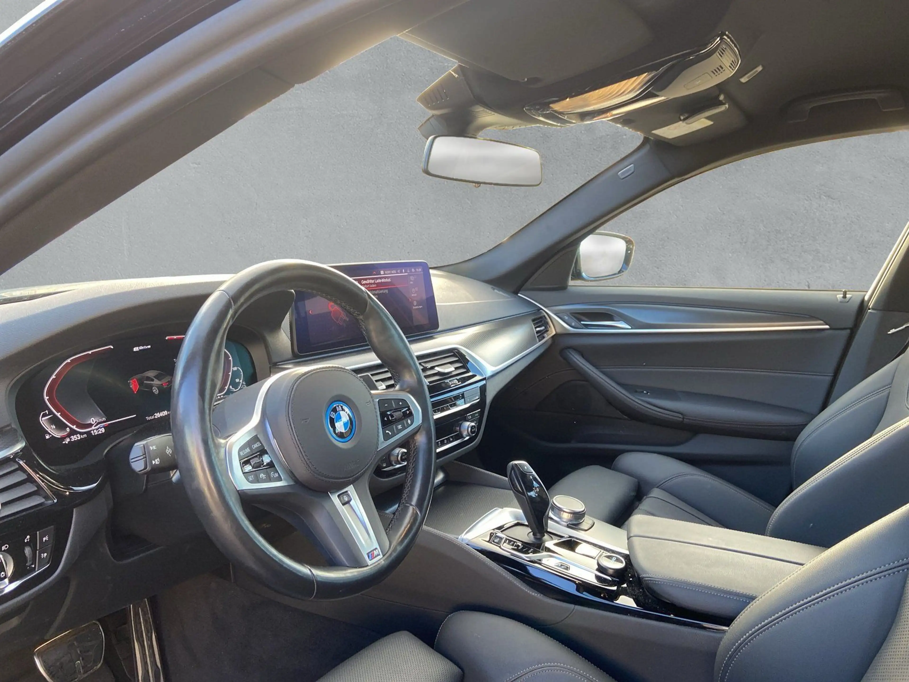 BMW 545 e xDrive M-Sport AHK*Leder*Kamera* — photo 10