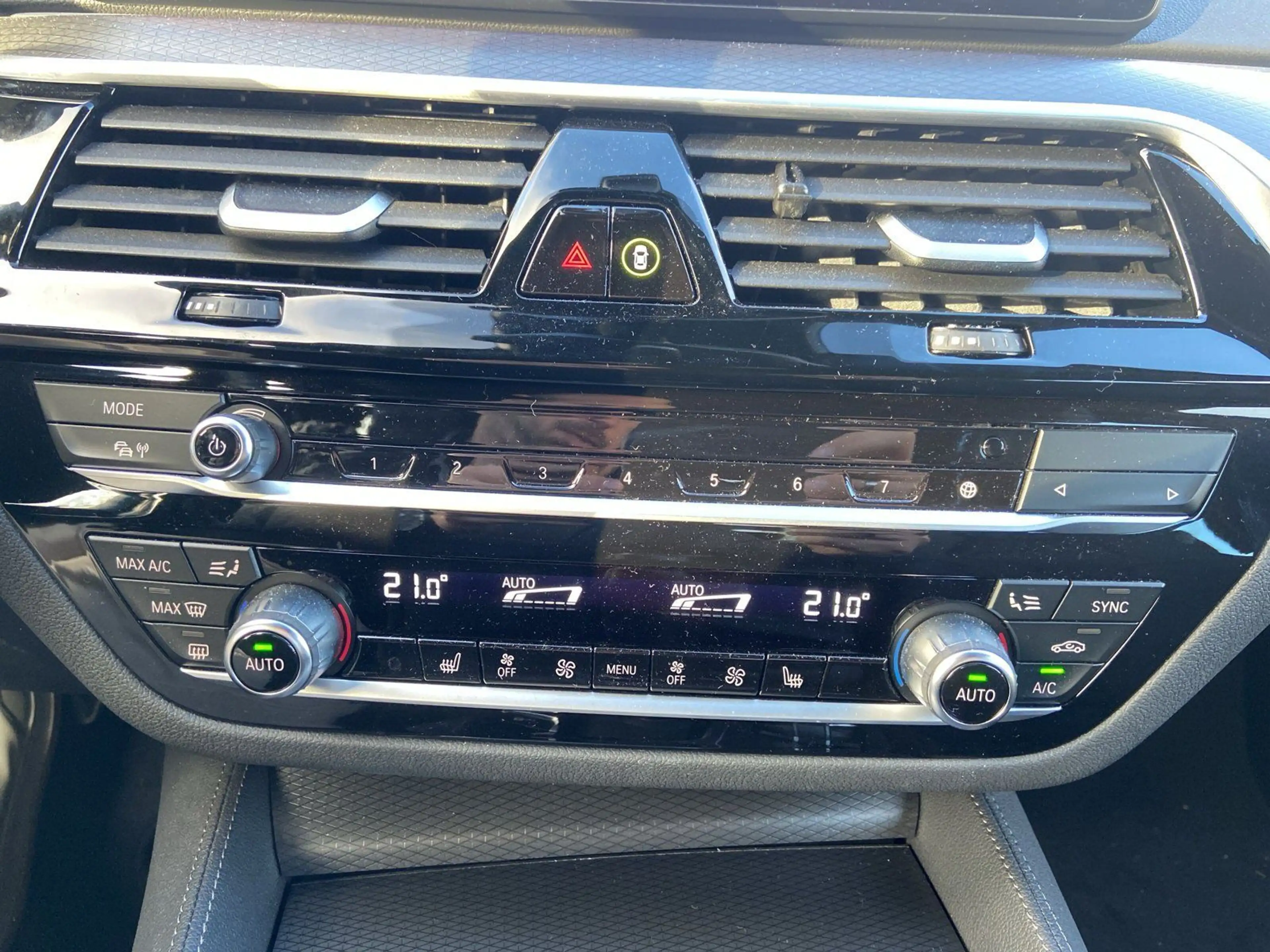 BMW 545 e xDrive M-Sport AHK*Leder*Kamera* — photo 15