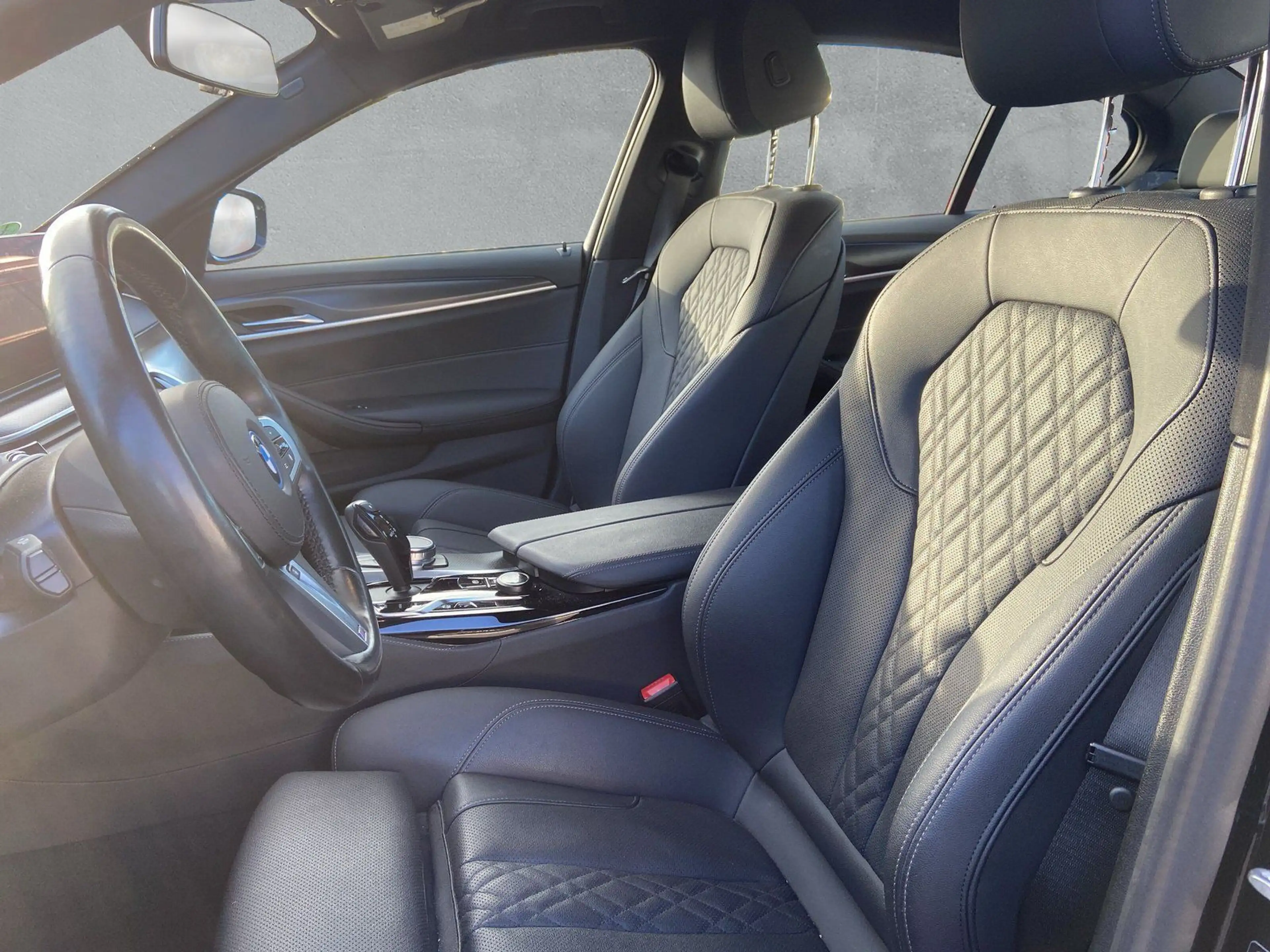 BMW 545 e xDrive M-Sport AHK*Leder*Kamera* — photo 11