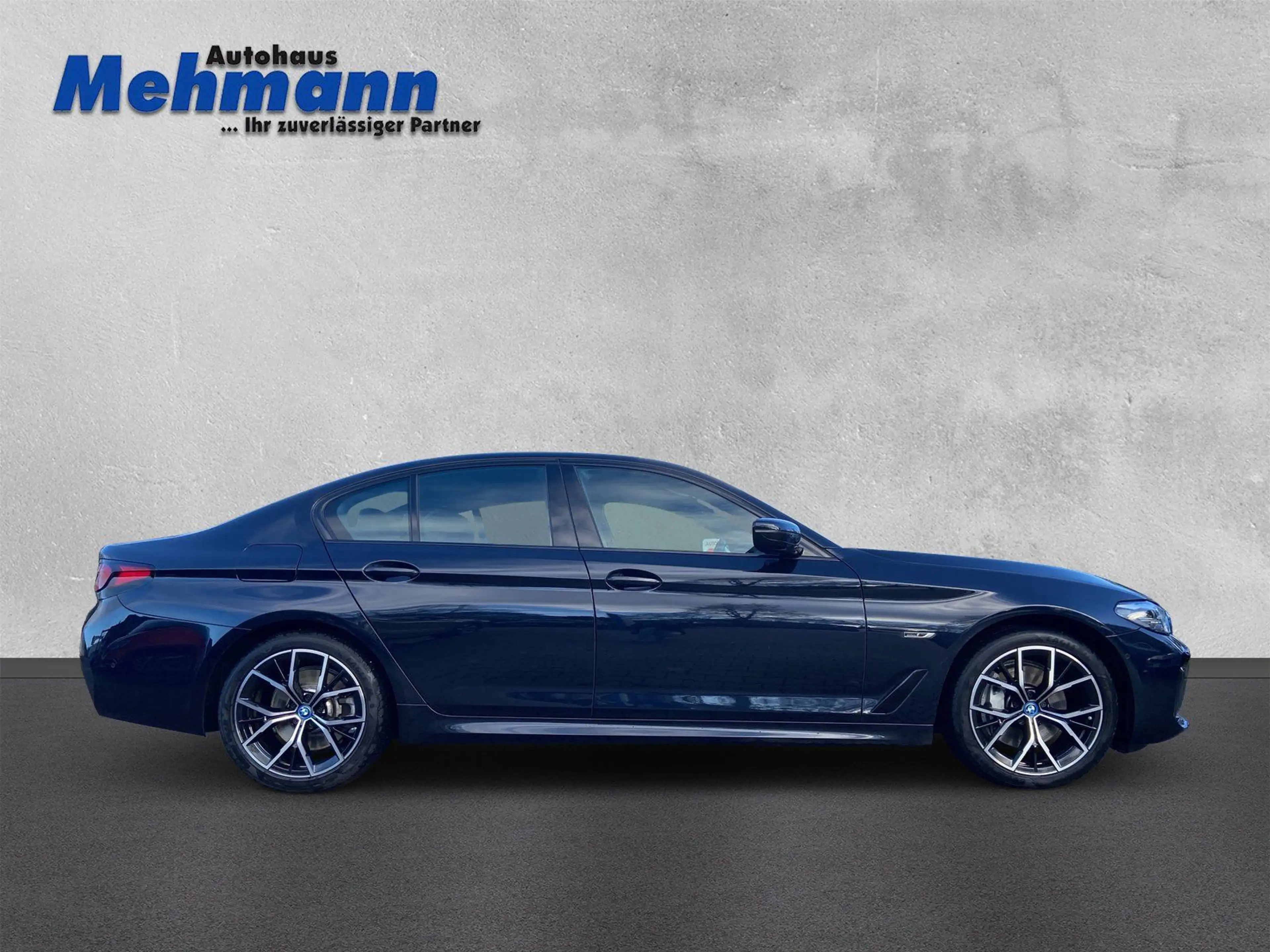 BMW 545 e xDrive M-Sport AHK*Leder*Kamera* — photo 4
