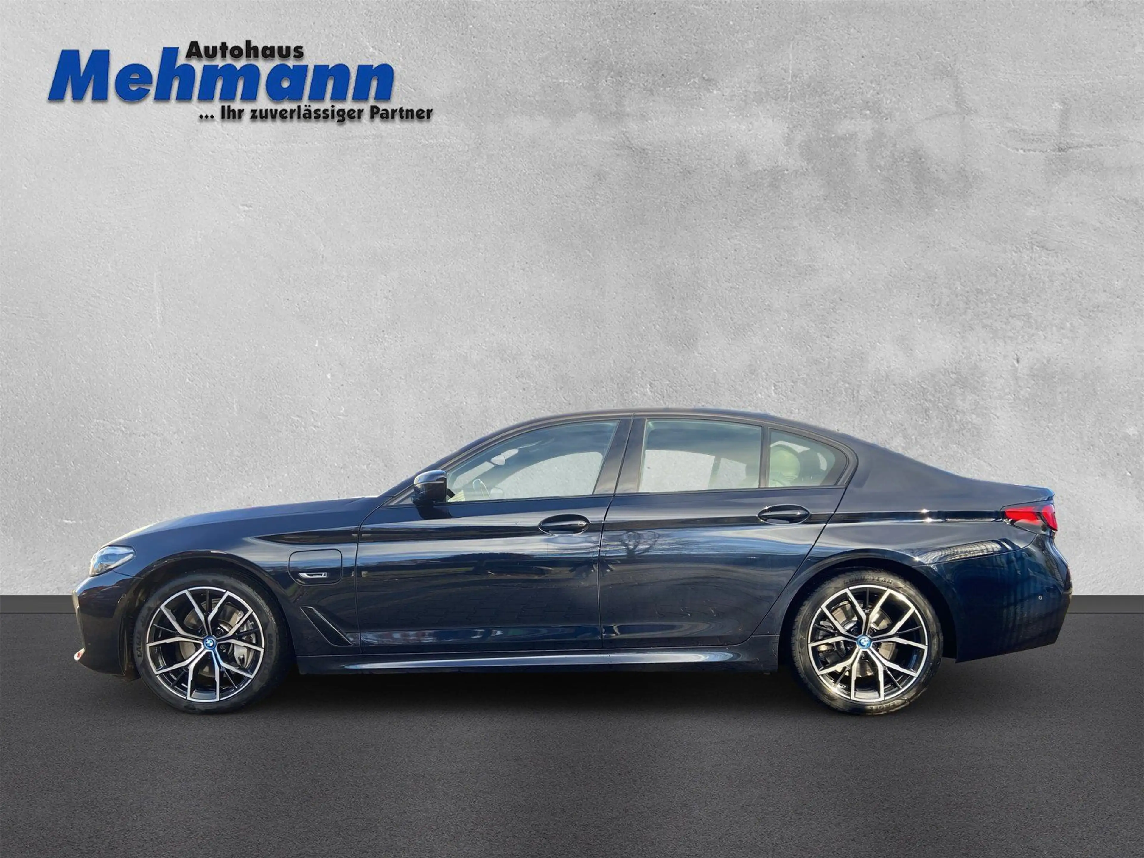 BMW 545 e xDrive M-Sport AHK*Leder*Kamera* — photo 9