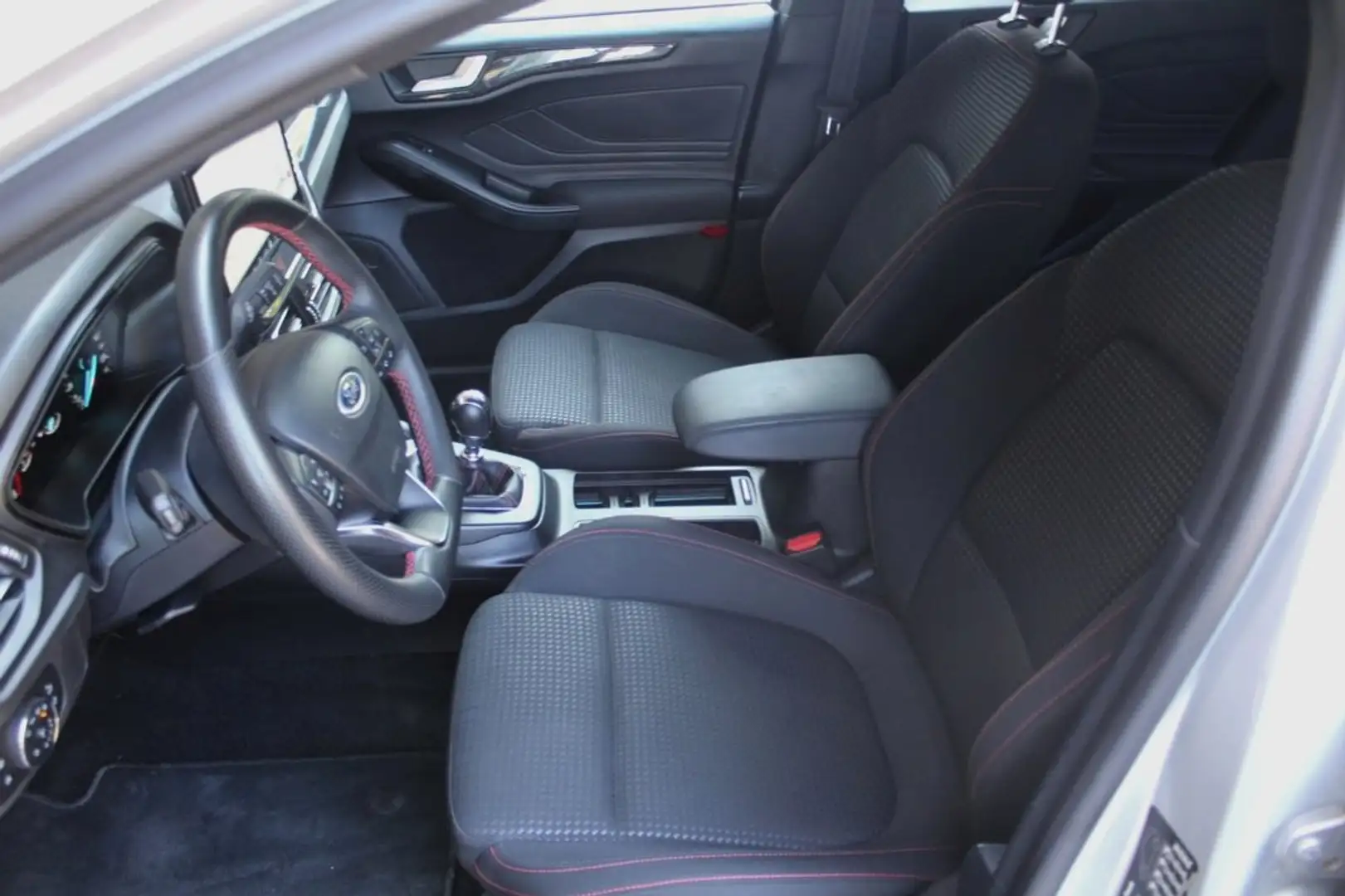 Ford Focus 1.0 Ecoboost MHEV 92kW STLine SB - 2