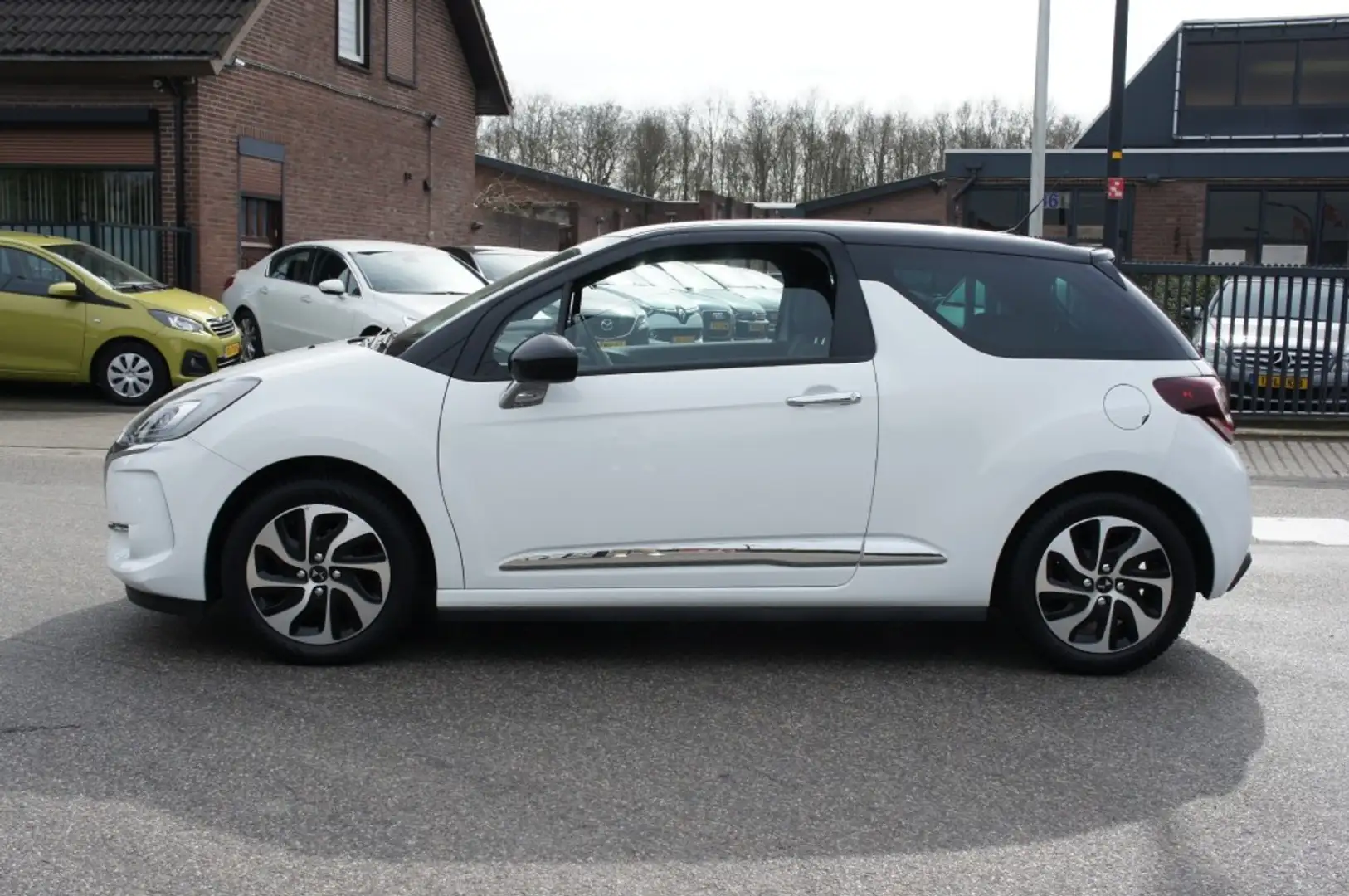 DS Automobiles DS 3 1.2 PURETECH NAVI/CAM/CRUISE NIEUWE DISTRIBUTIE PE Wit - 2