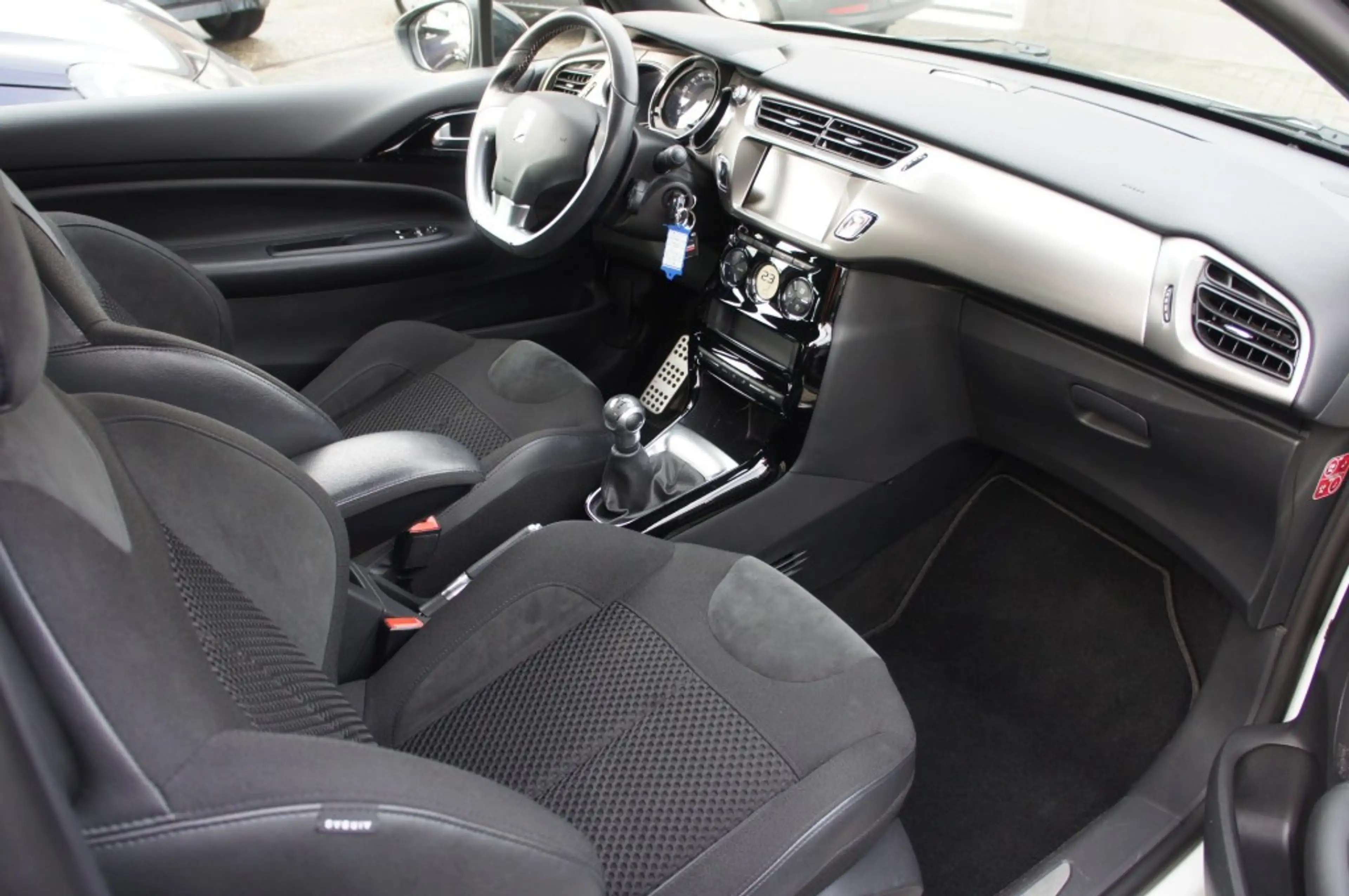 DS Automobiles DS 3 1.2 PURETECH NAVI/CAM/CRUISE NIEUWE DISTRIBUTIE PE — photo 8