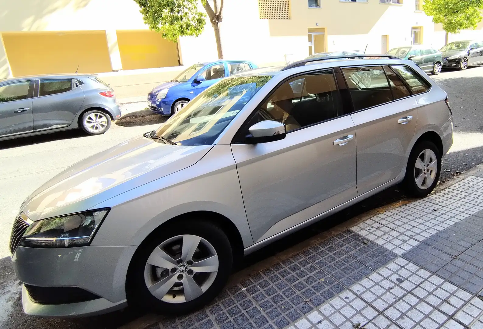 Skoda Fabia Fabia Combi 1.0 TSI Ambition 70kW Ambition Plateado - 2