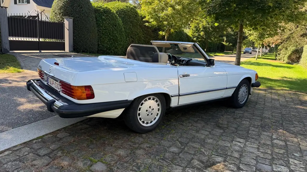 Mercedes-Benz SL 560 Oldtimer, foto 3