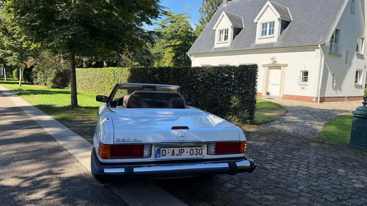 Mercedes-Benz SL 560 Oldtimer, foto 4