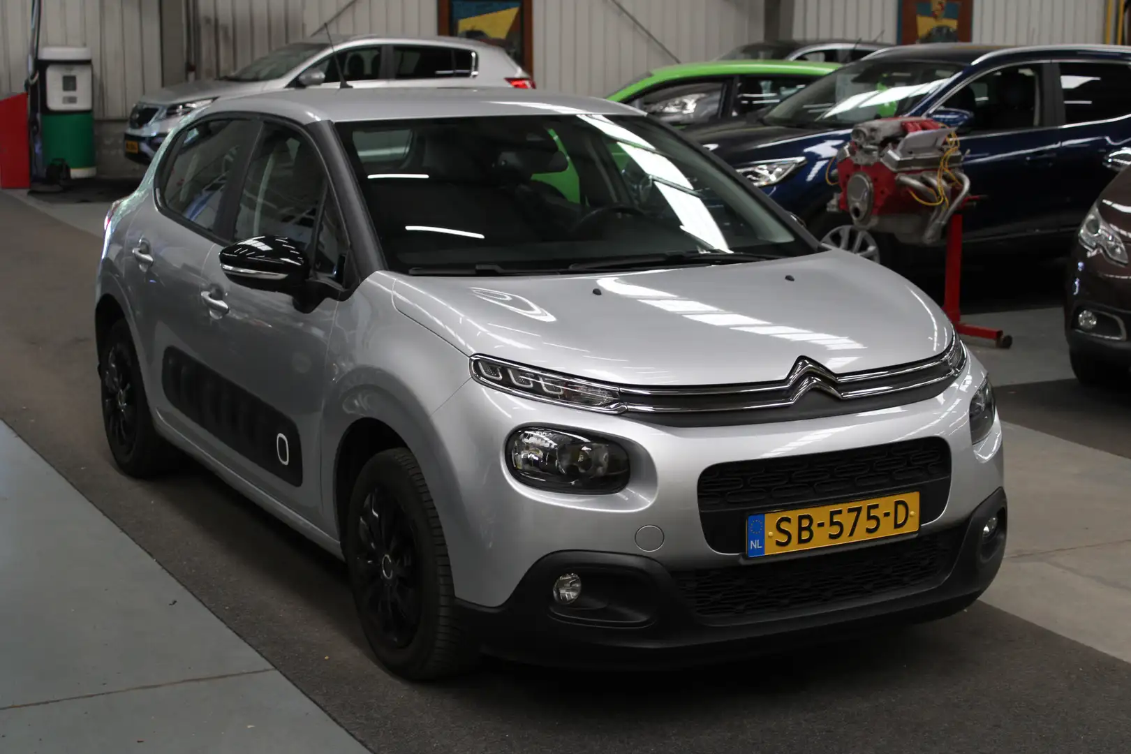 Citroen C3 1.2 PureTech Feel 105g 92.063km NAP, Volledig onde Grijs - 2