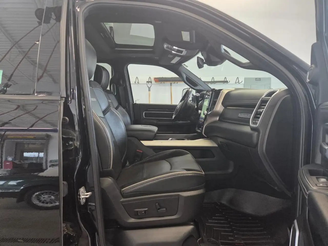 RAM 2500 снимка RAM 2500