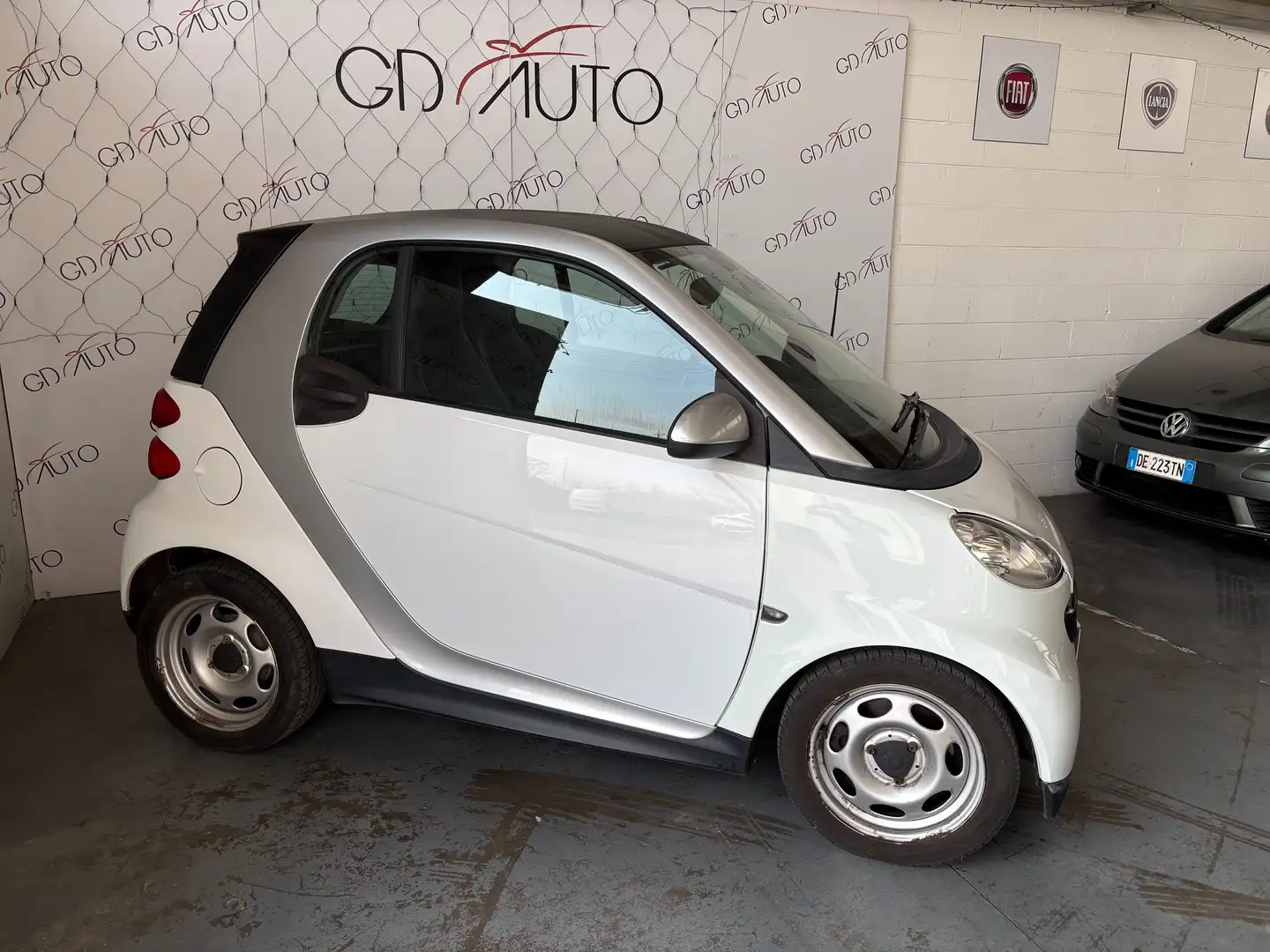 smart forTwo Fortwo 1.0 mhd Pure 61cv FL Wit - 1