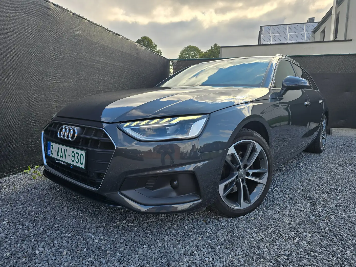 Audi A4 Avant 35 TFSI S tronic 43300 kms! **12M GARANTIE** Grijs - 1