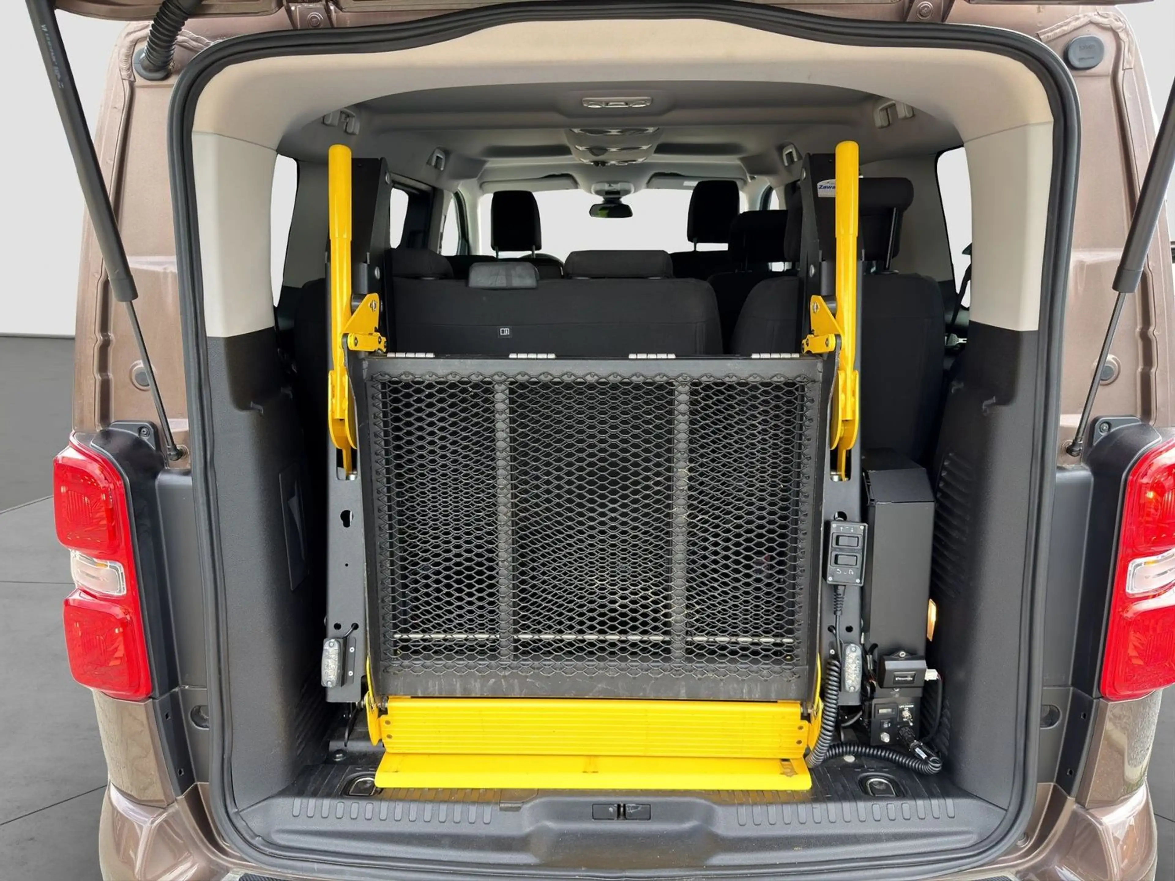 Citroen Spacetourer Business M L2 elektr.Rollstuhl- Lift — photo 14