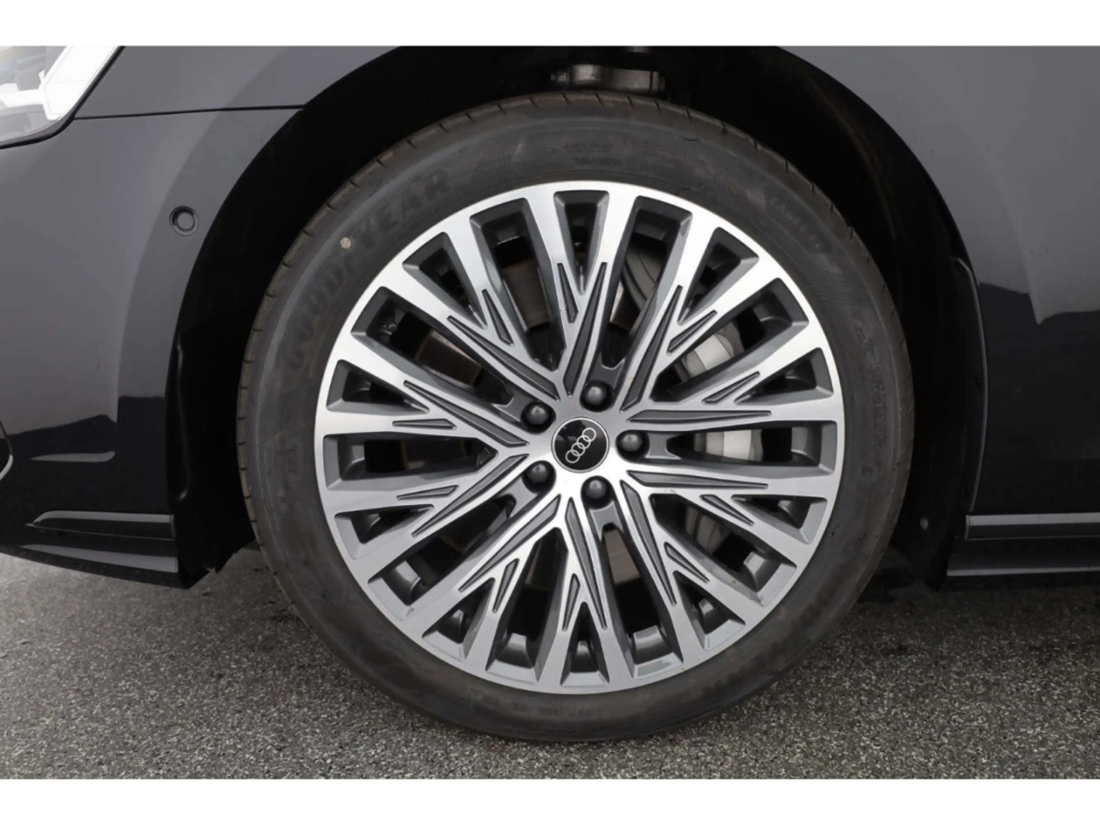 Audi A8 L 60 TFSI e quattro S line P-DacH/20''/360/HUD — photo 8