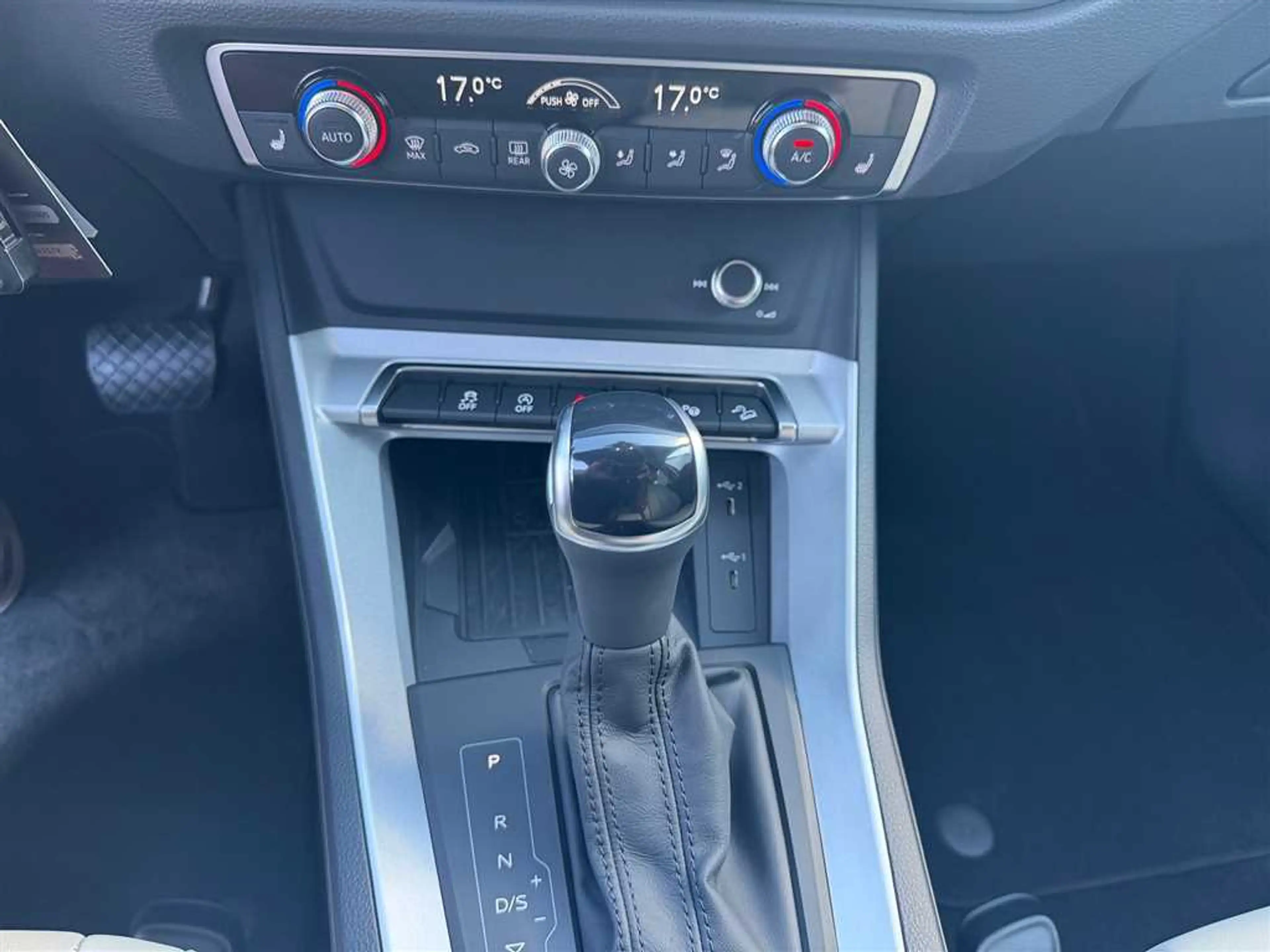 Audi Q3 40 2.0 TFSI quattro S-tronic — photo 13