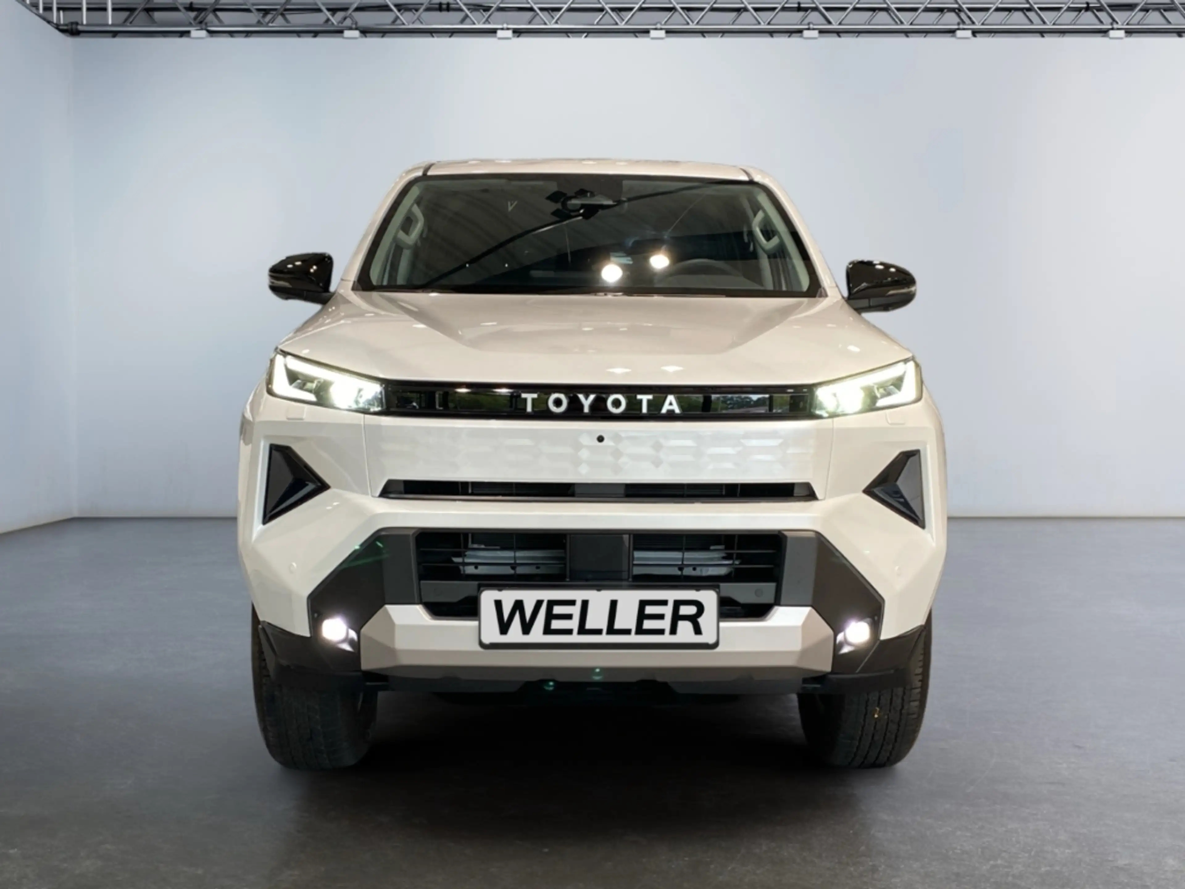 Toyota Hilux Double Cab BEV EXECUTIVE *LED*360°*Leder* — photo 2