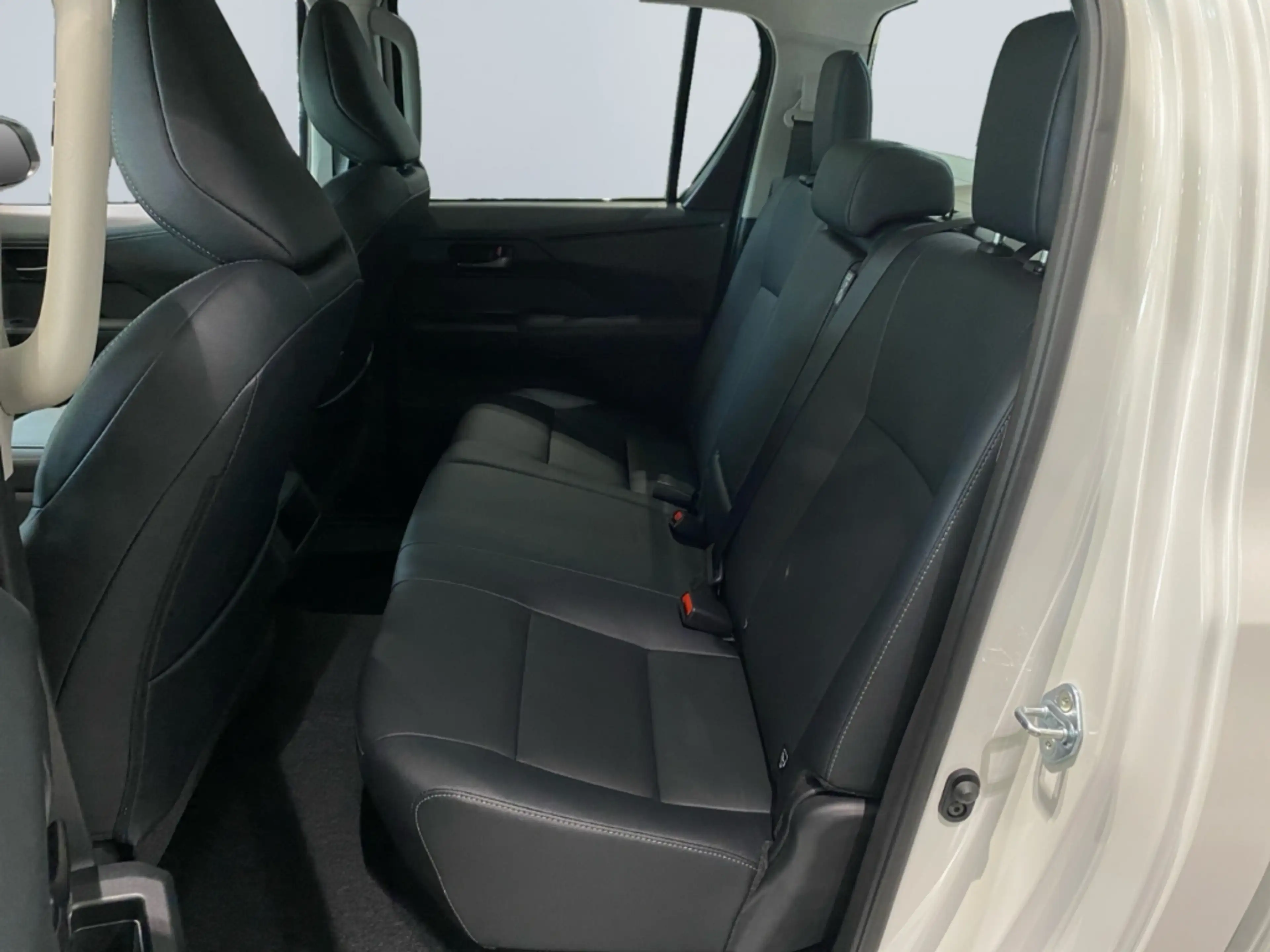 Toyota Hilux Double Cab BEV EXECUTIVE *LED*360°*Leder* — photo 15