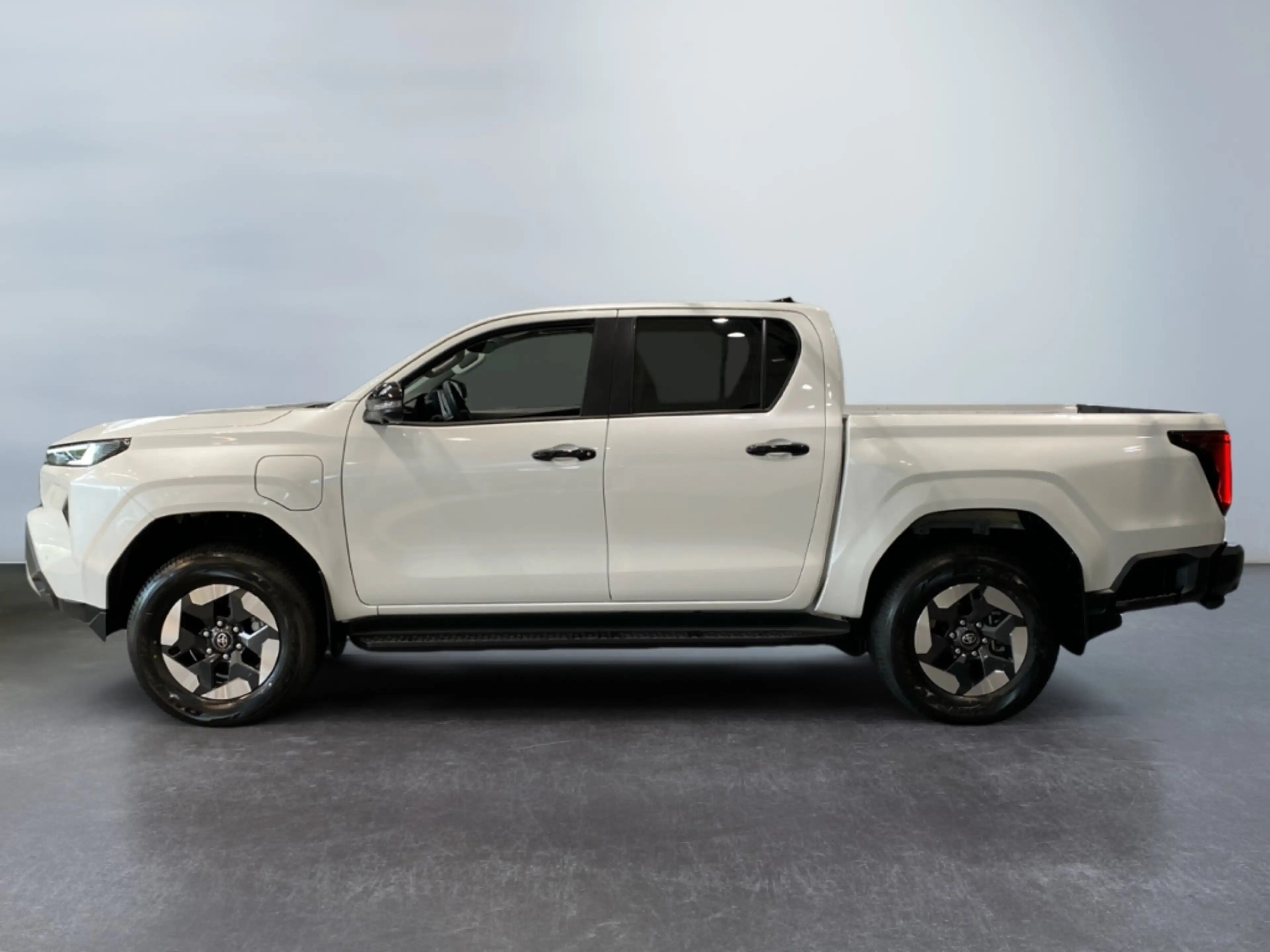 Toyota Hilux Double Cab BEV EXECUTIVE *LED*360°*Leder* — photo 5