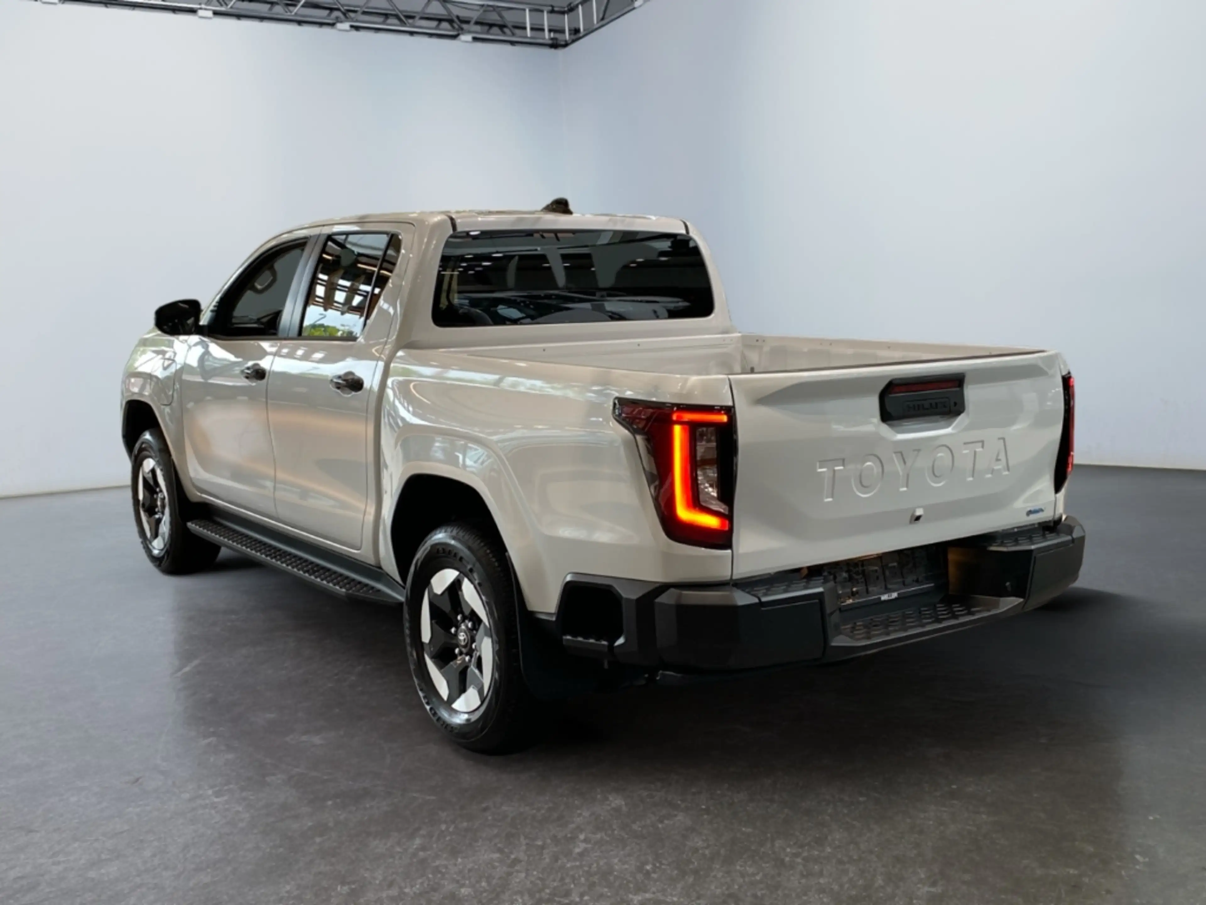 Toyota Hilux Double Cab BEV EXECUTIVE *LED*360°*Leder* — photo 7
