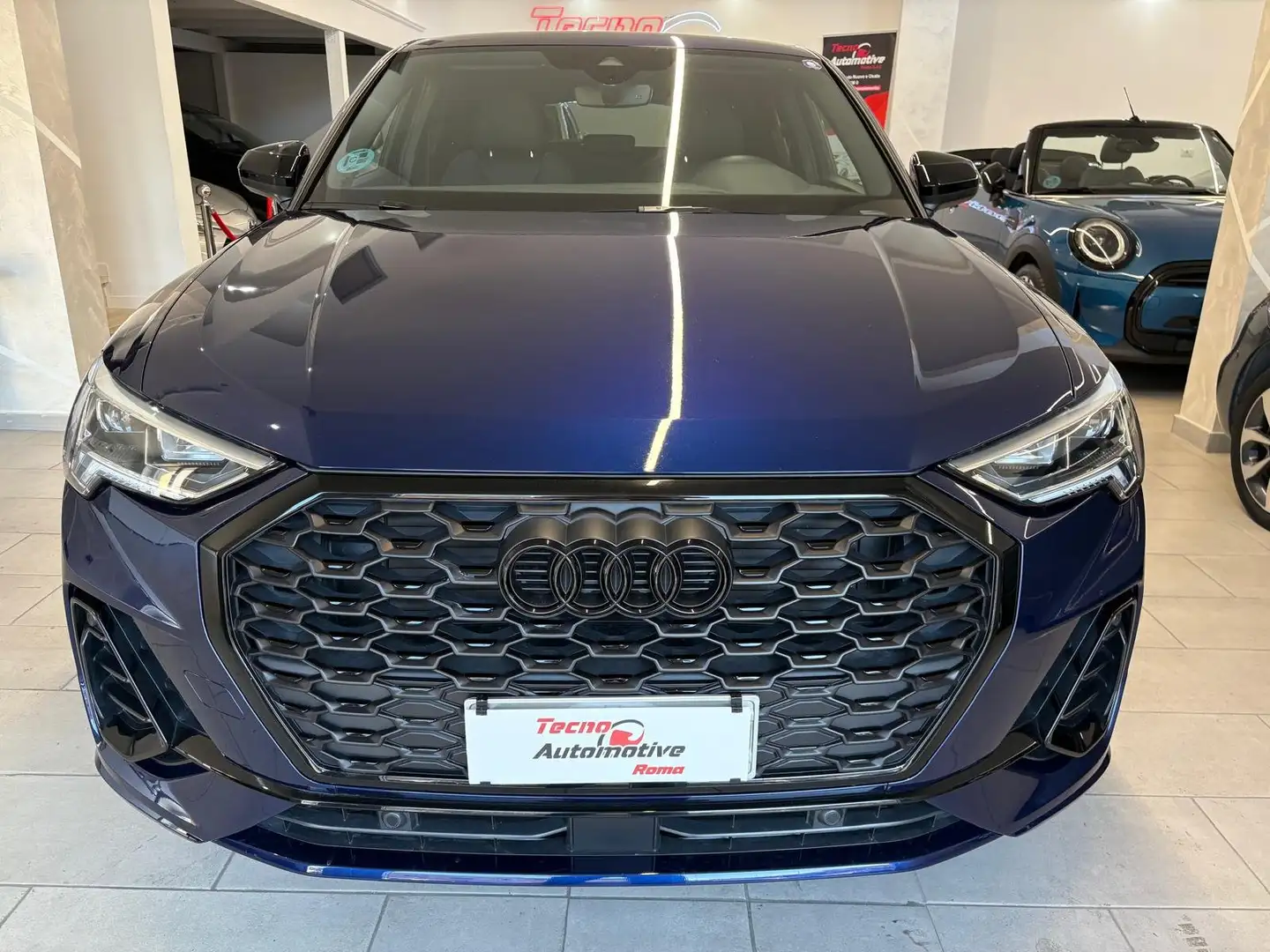 Audi Q3 Sportback 35 2.0 tdi Identity Black s-tronic Blauw - 2