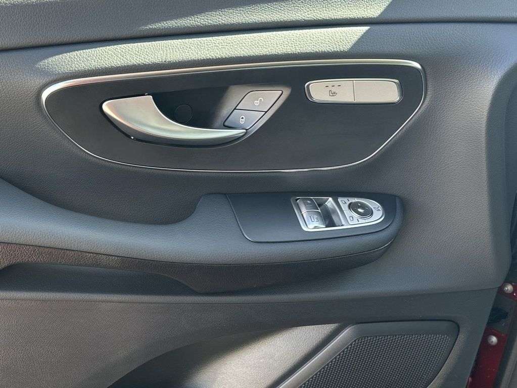 Mercedes-Benz V 220