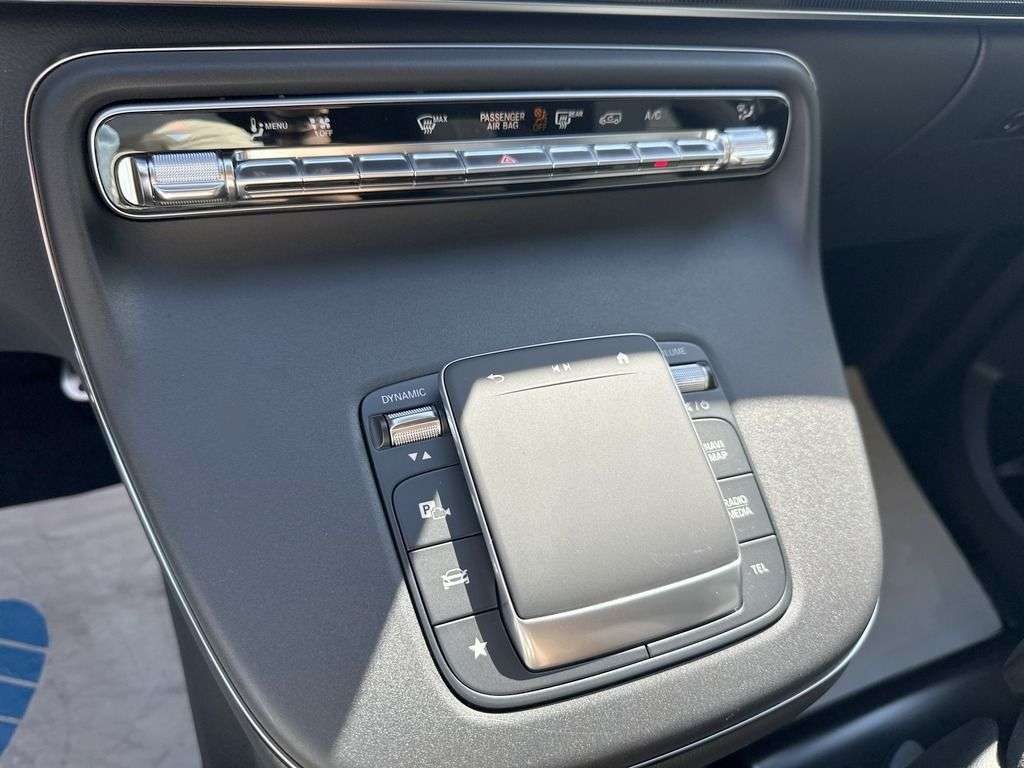 Mercedes-Benz V 220