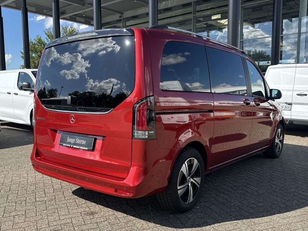 Mercedes-Benz V 220