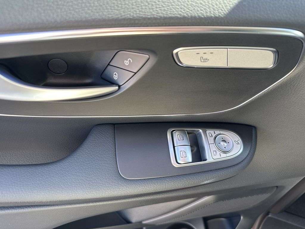 Mercedes-Benz V 220