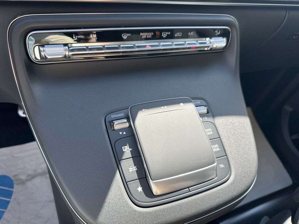Mercedes-Benz V 220